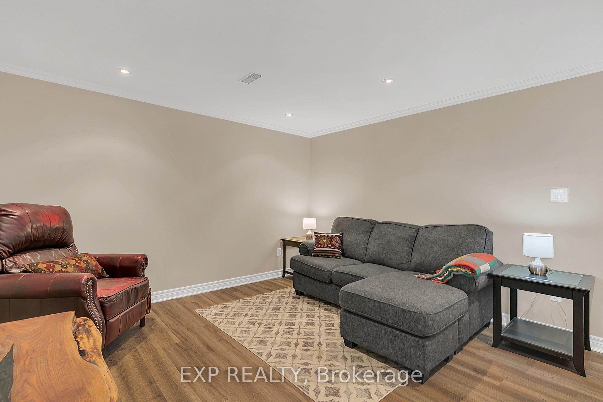 Photo 12 of 102 Connelly Drive, Kitchener — HOMEH