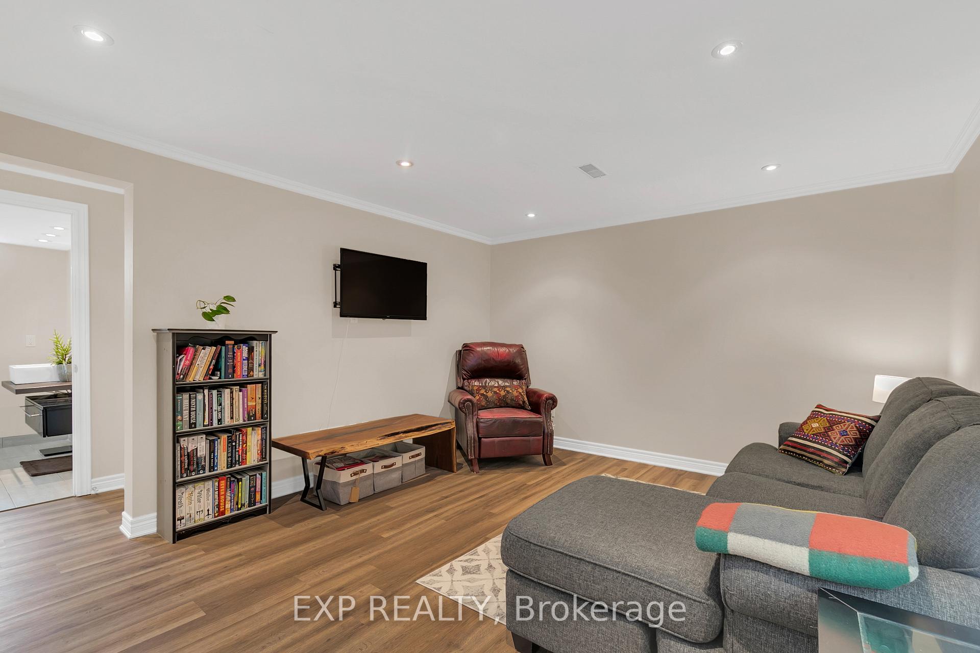 Photo 35 of 102 Connelly Drive, Kitchener — HOMEH