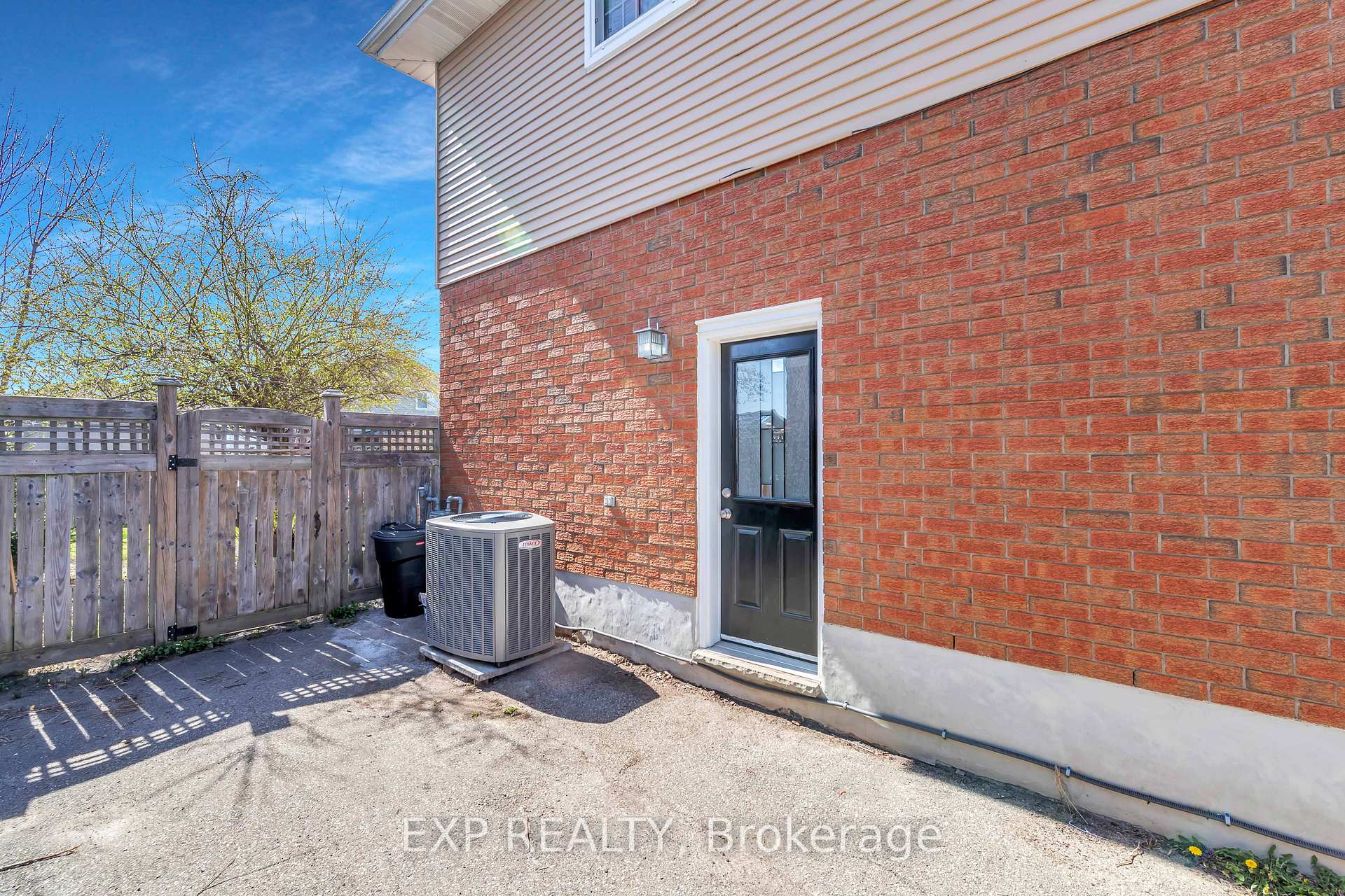 Photo 30 of 102 Connelly Drive, Kitchener — HOMEH