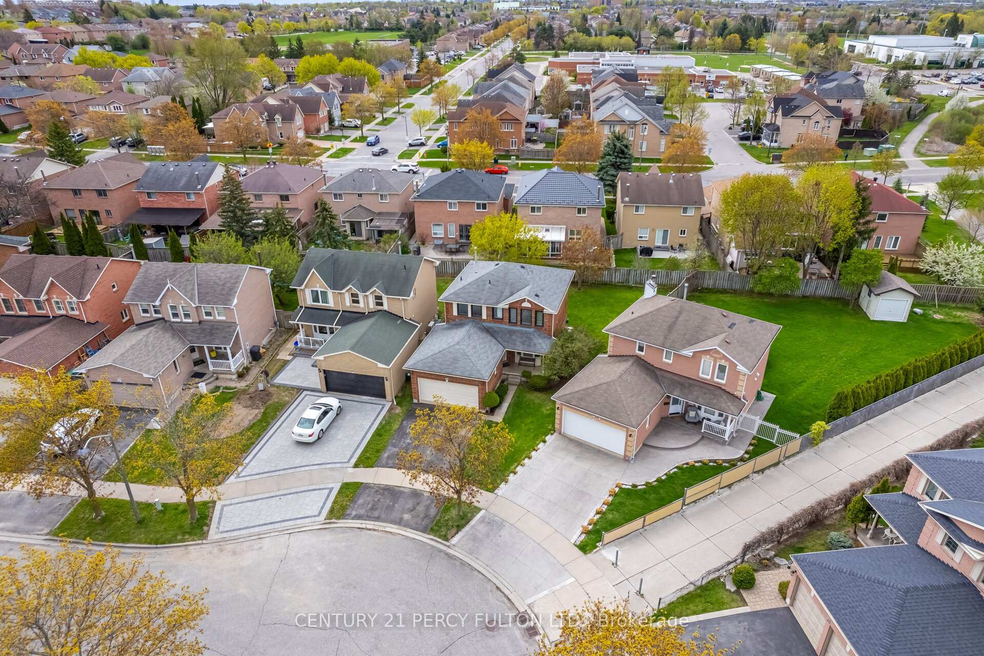 Photo 13 of 28 Noake Crescent, Ajax, Central — HOMEH