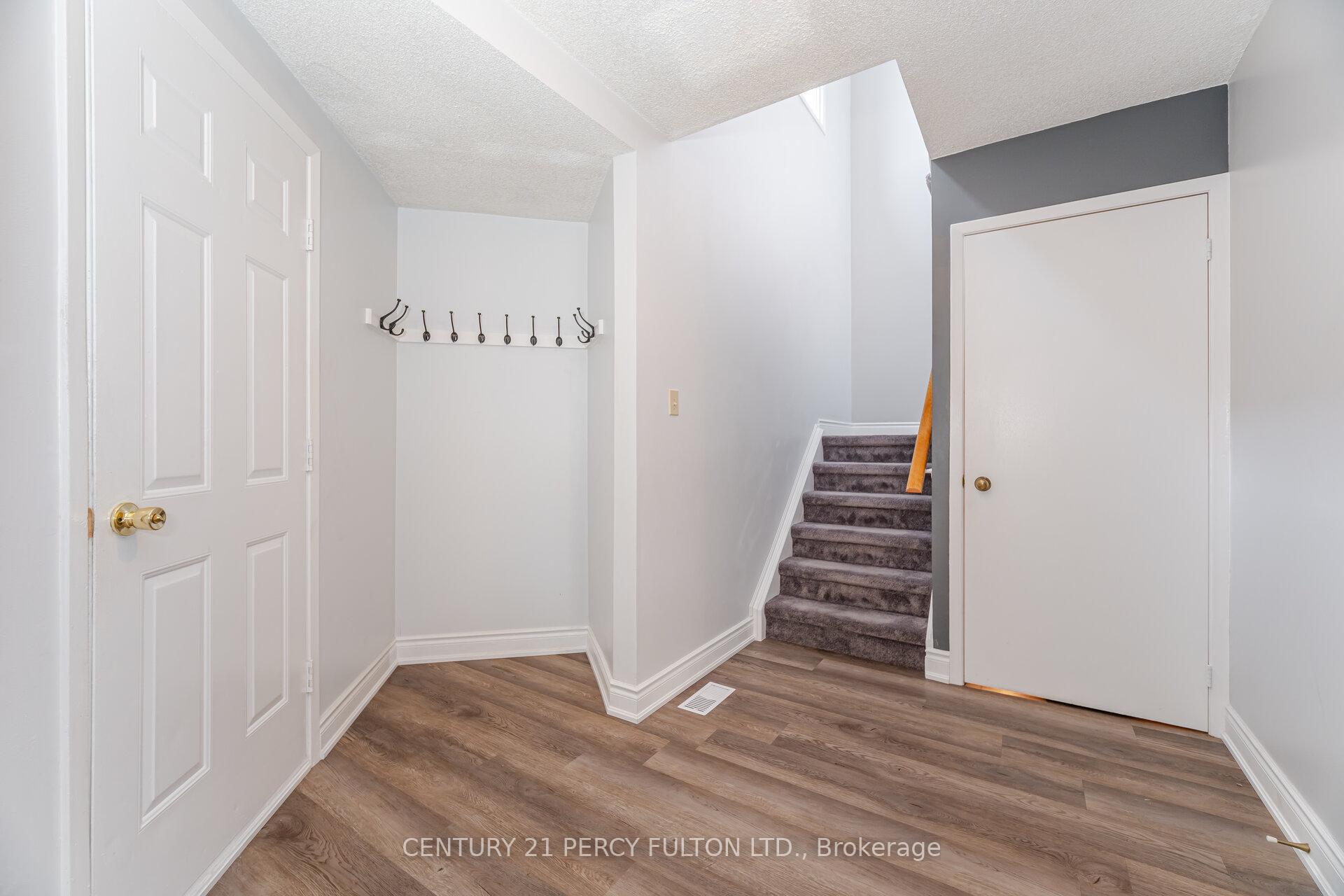 Photo 3 of 28 Noake Crescent, Ajax, Central — HOMEH