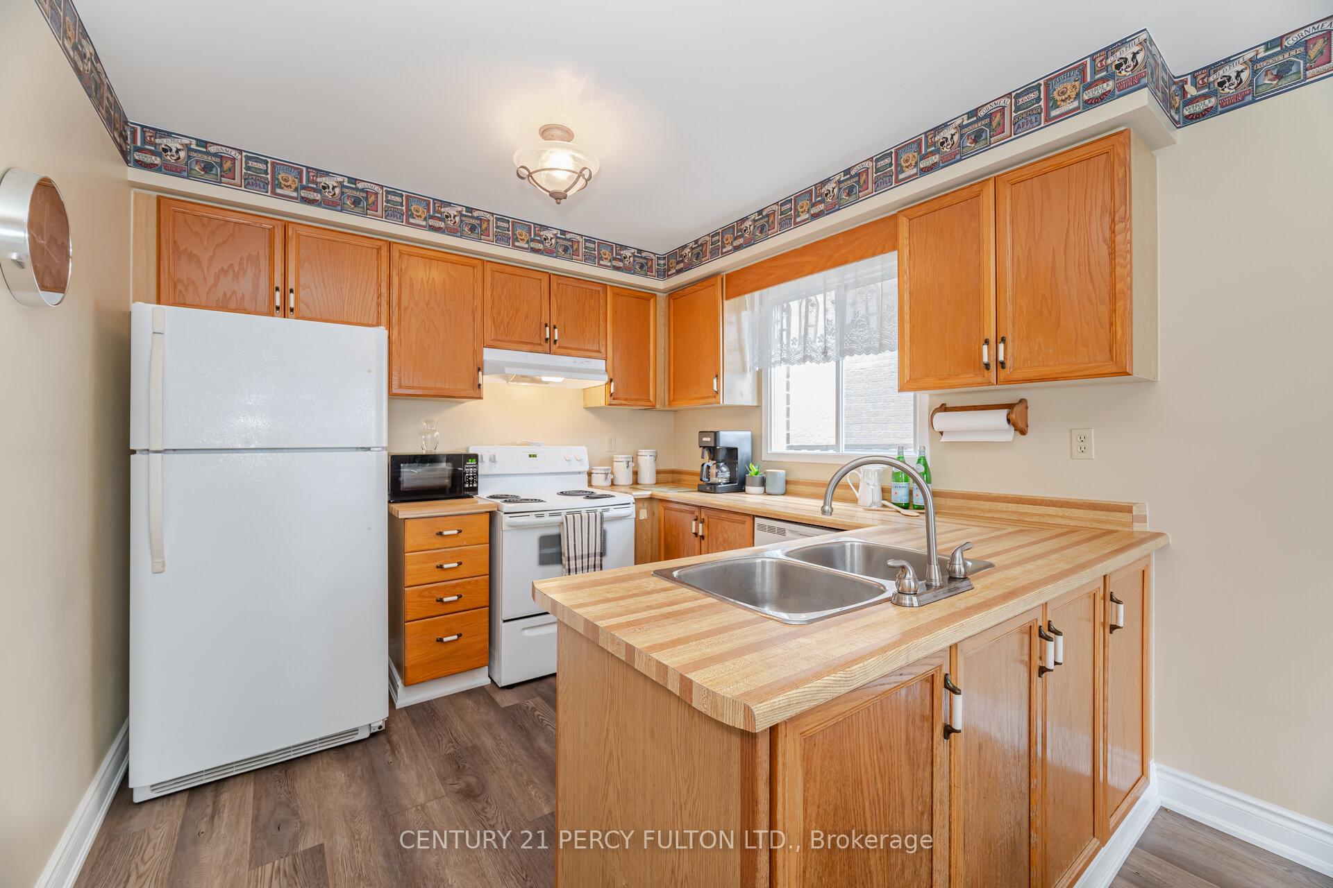 Photo 6 of 28 Noake Crescent, Ajax, Central — HOMEH