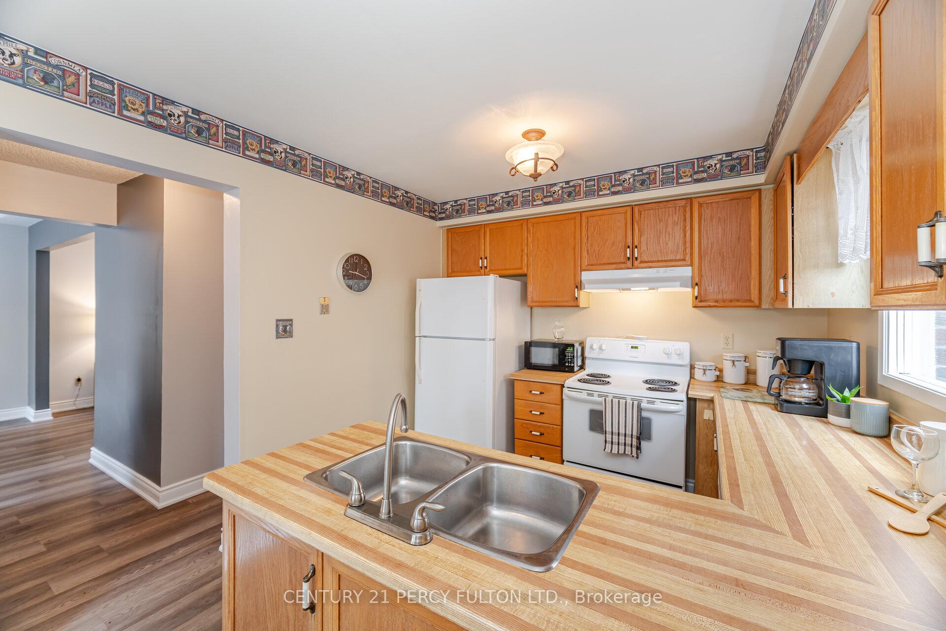 Photo 9 of 28 Noake Crescent, Ajax, Central — HOMEH