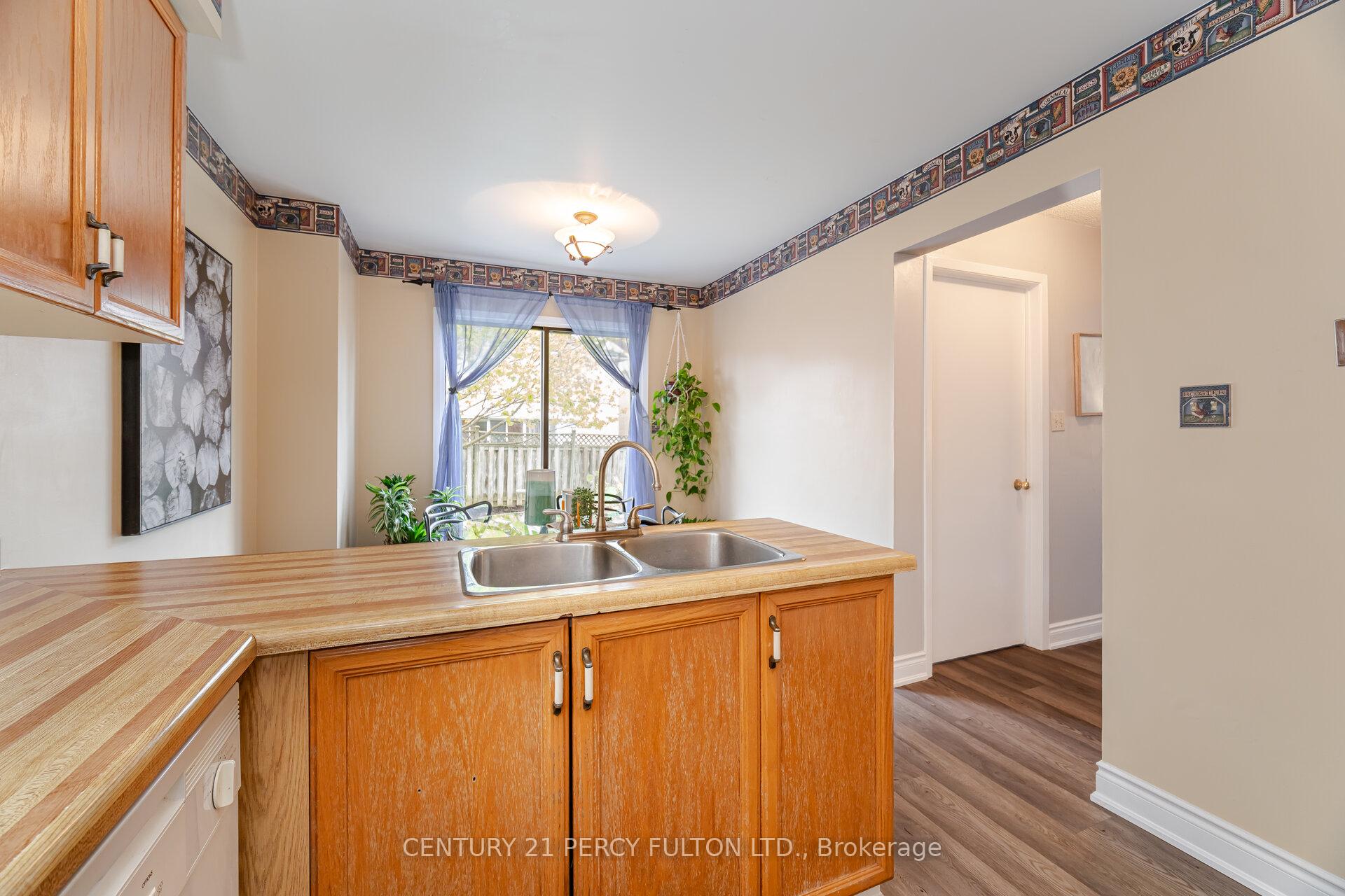 Photo 10 of 28 Noake Crescent, Ajax, Central — HOMEH