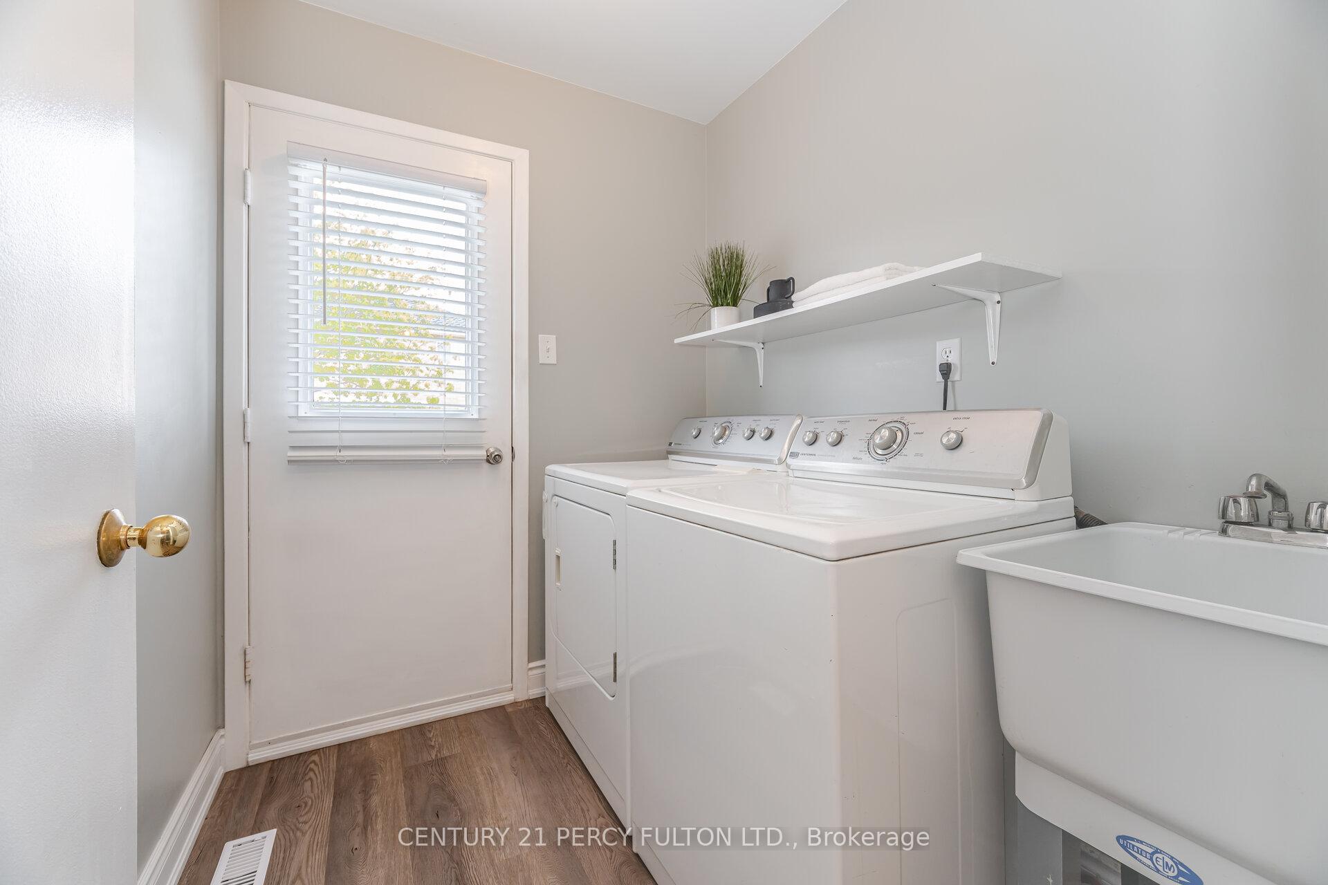 Photo 8 of 28 Noake Crescent, Ajax, Central — HOMEH