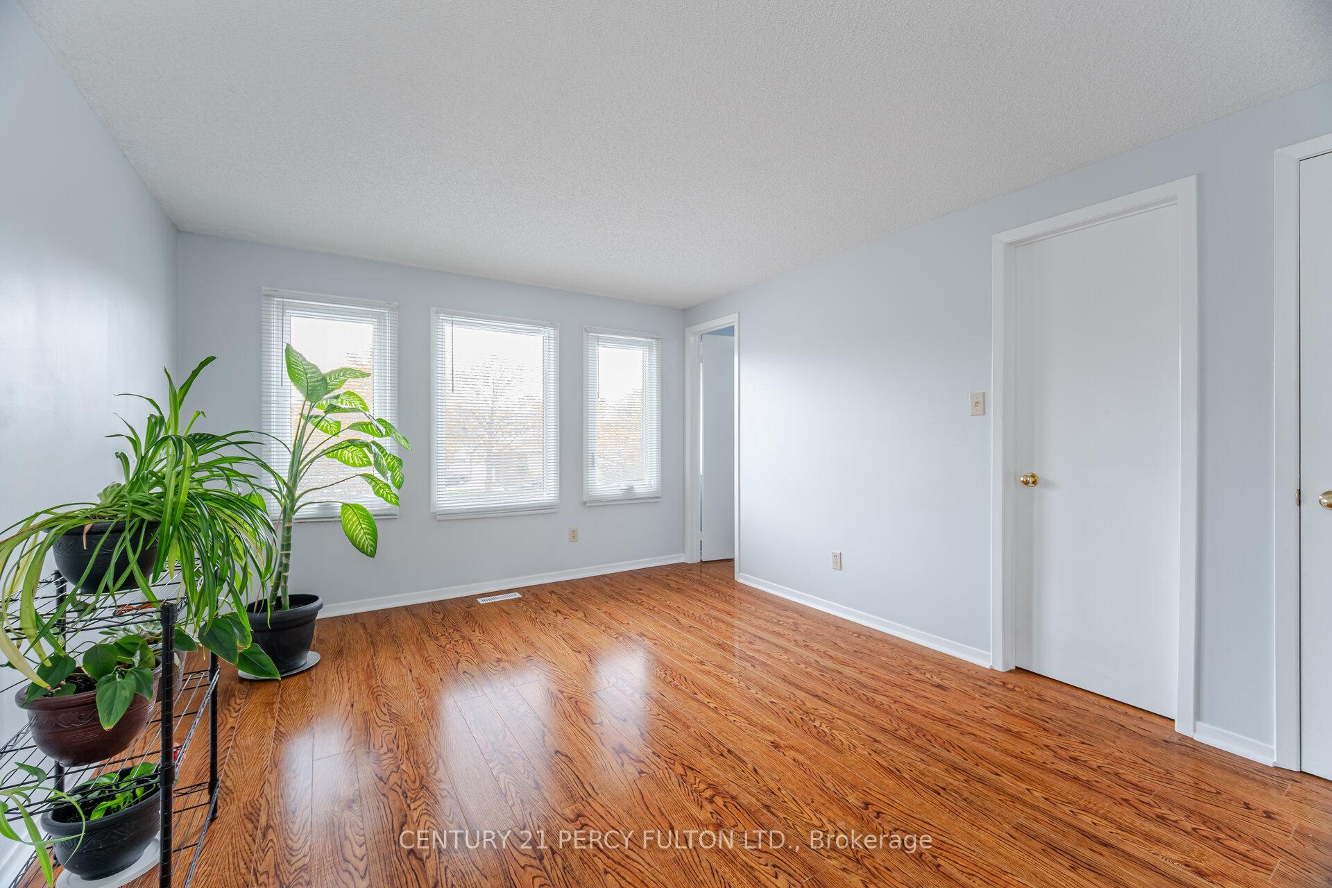Photo 17 of 28 Noake Crescent, Ajax, Central — HOMEH