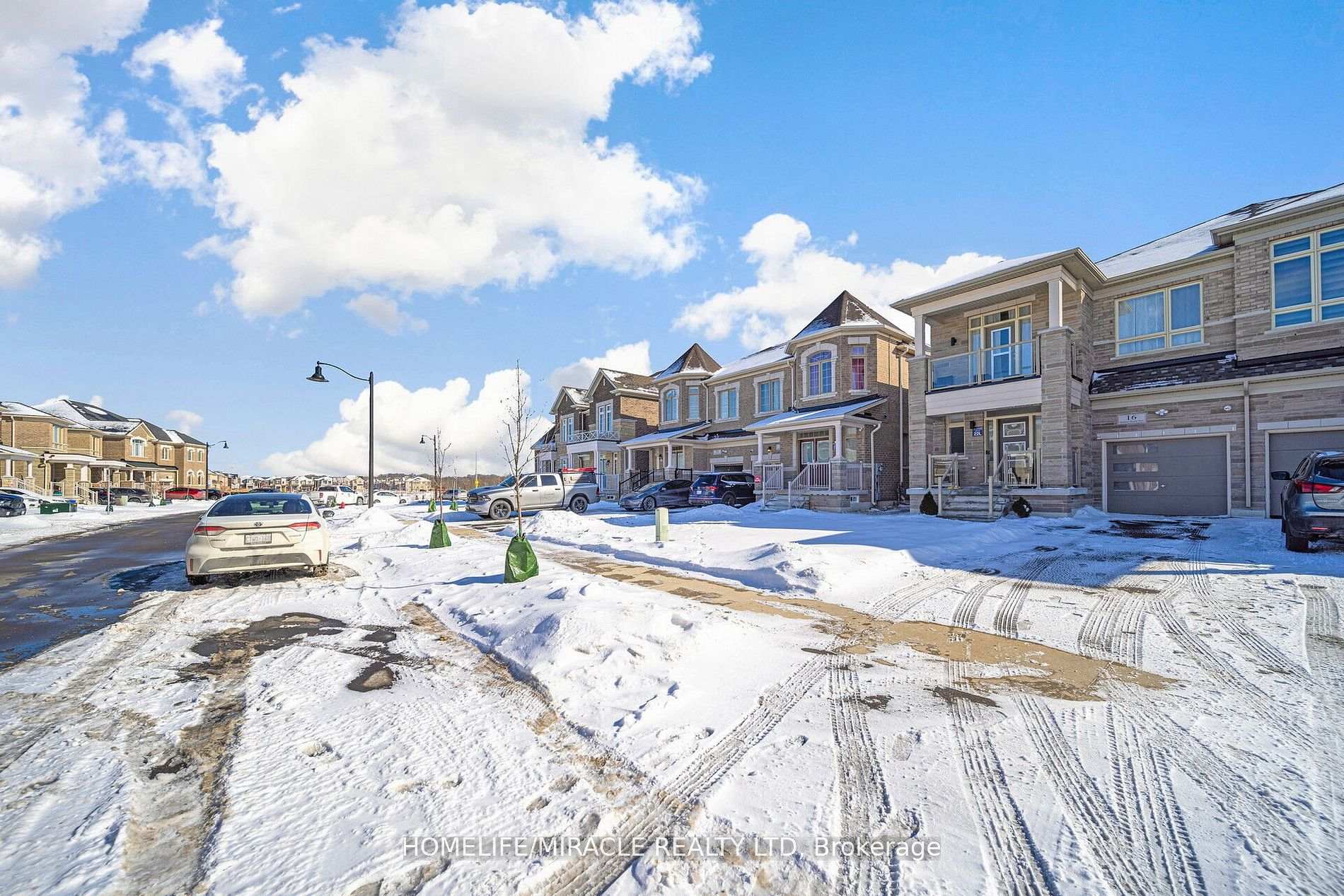 Photo 2 of 16 Mountain Heights Place, Hamilton, Waterdown — HOMEH