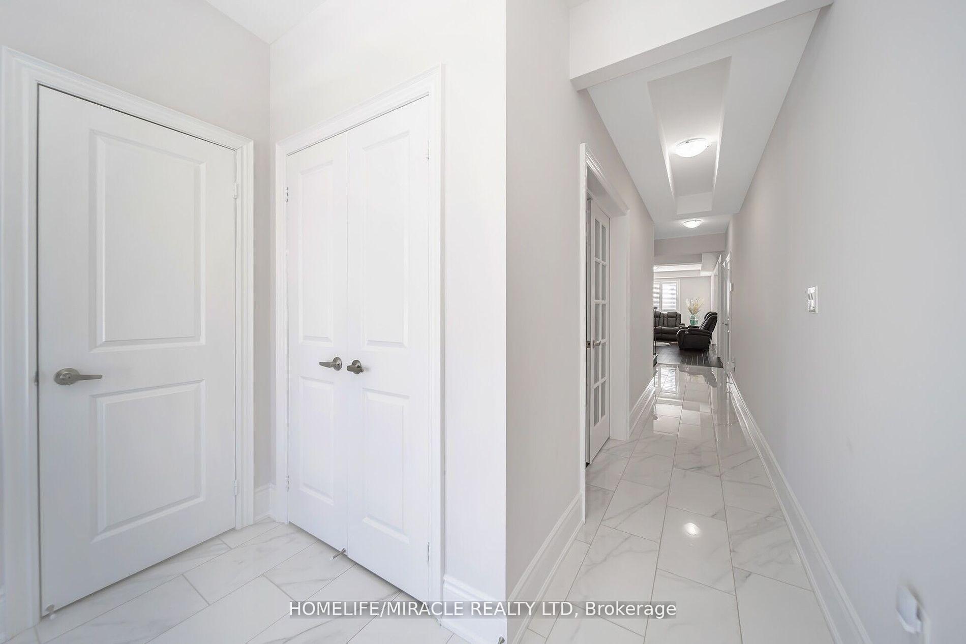 Photo 5 of 16 Mountain Heights Place, Hamilton, Waterdown — HOMEH