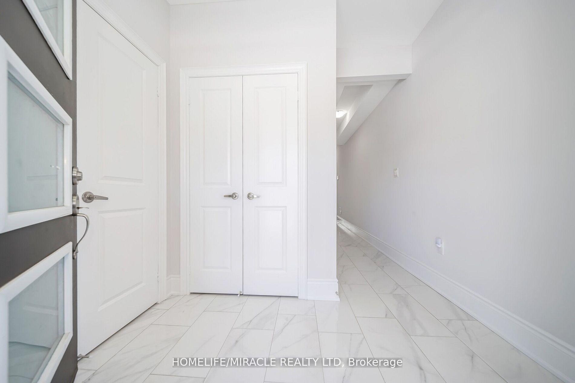 Photo 8 of 16 Mountain Heights Place, Hamilton, Waterdown — HOMEH
