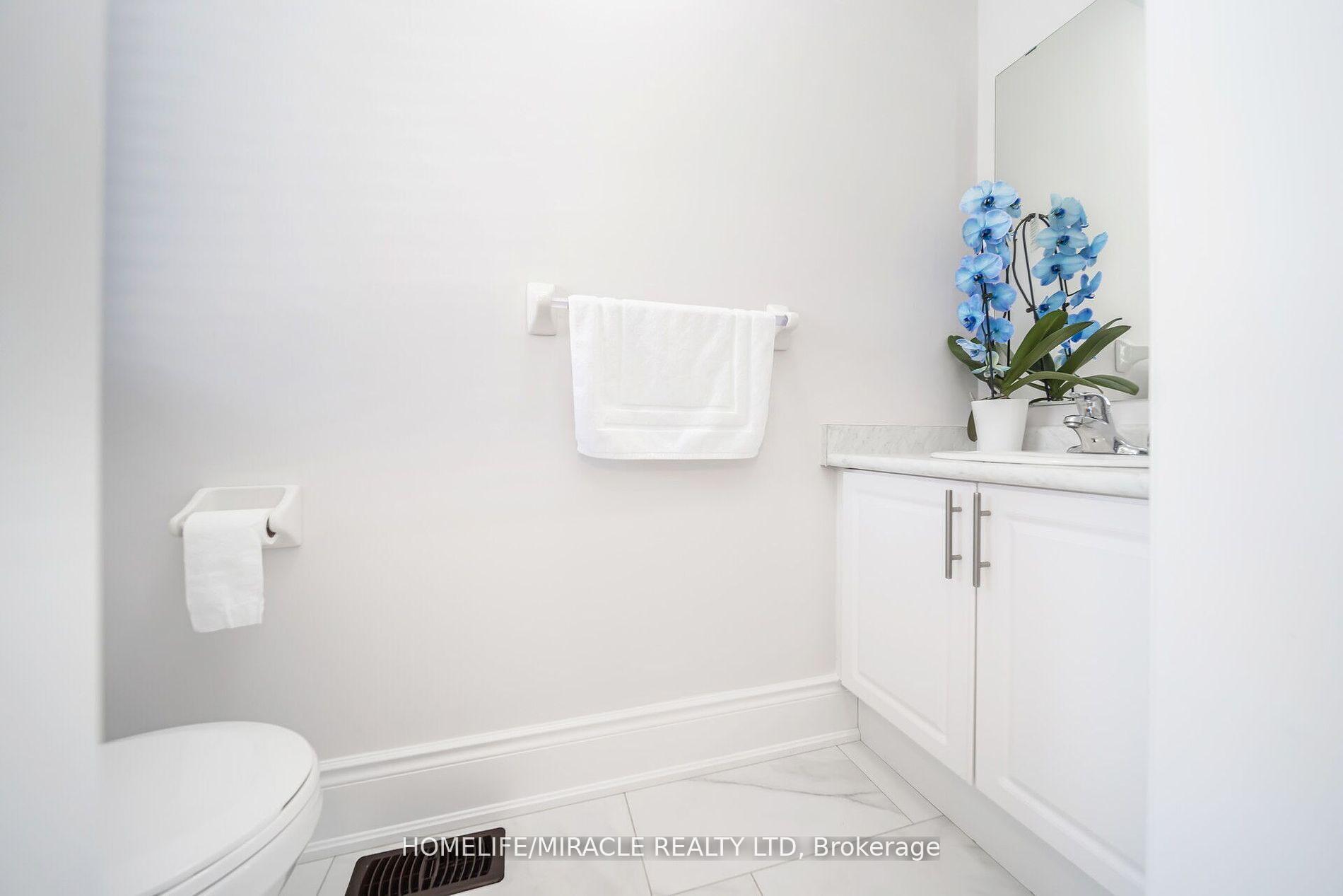 Photo 3 of 16 Mountain Heights Place, Hamilton, Waterdown — HOMEH