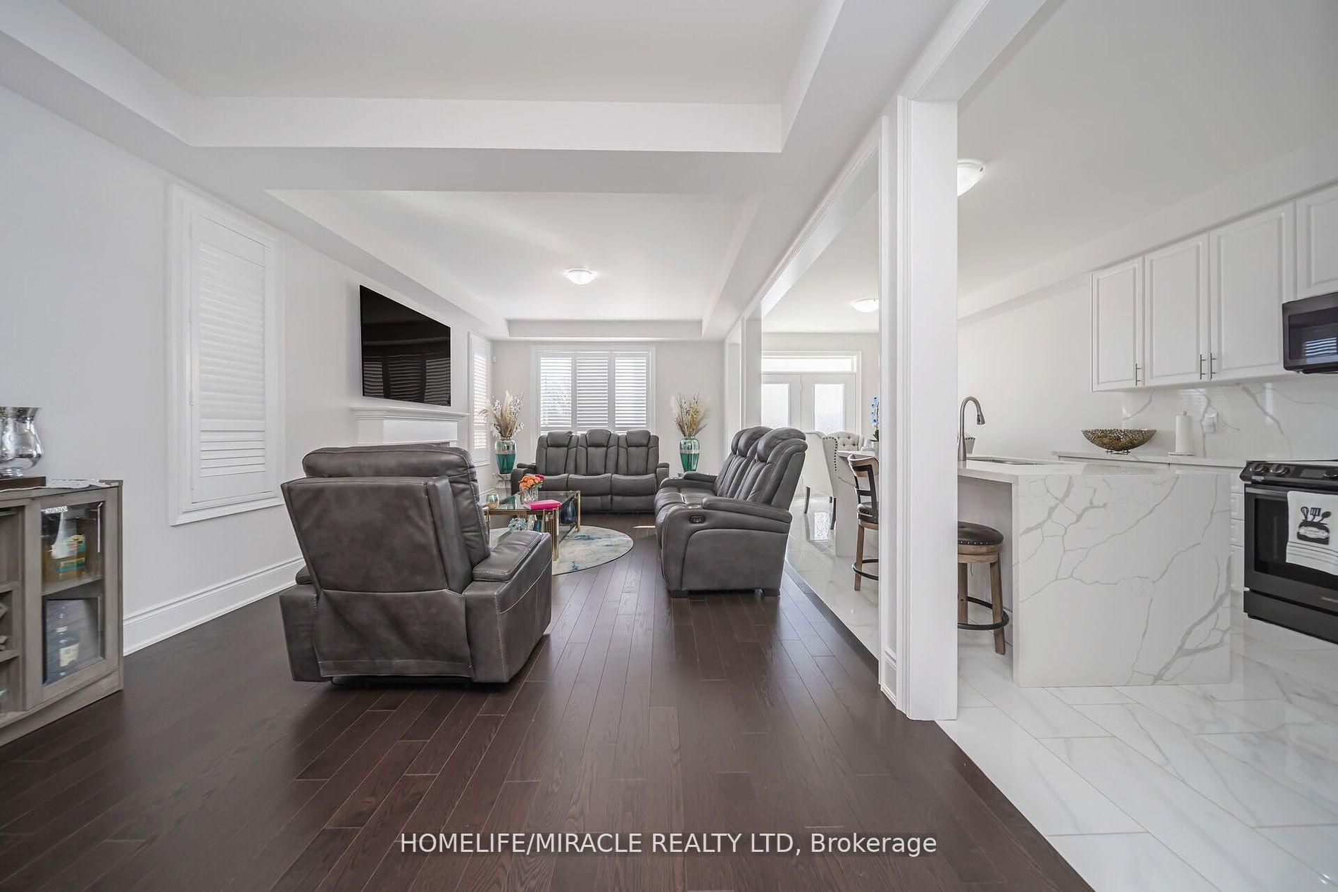 Photo 4 of 16 Mountain Heights Place, Hamilton, Waterdown — HOMEH