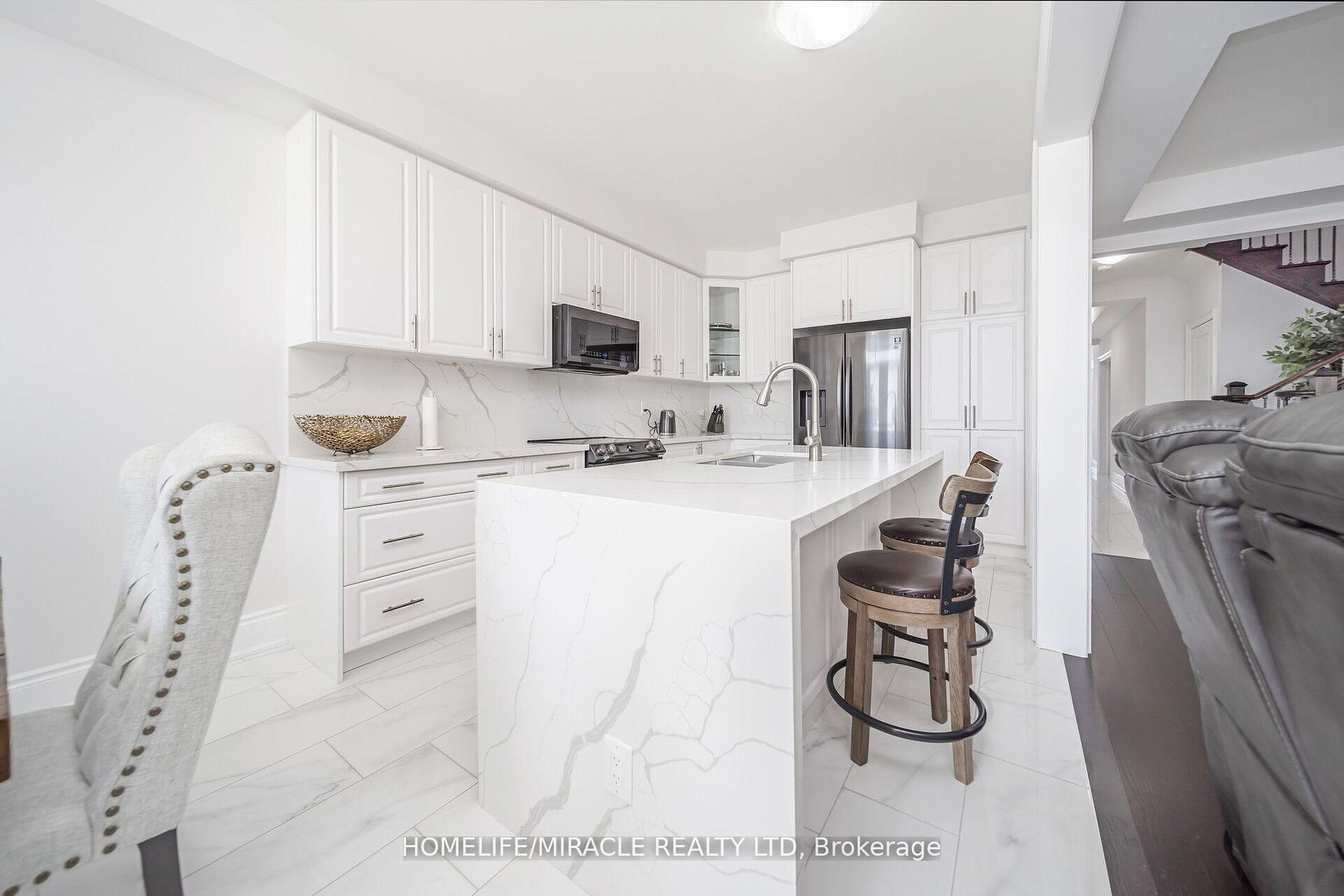 Photo 11 of 16 Mountain Heights Place, Hamilton, Waterdown — HOMEH