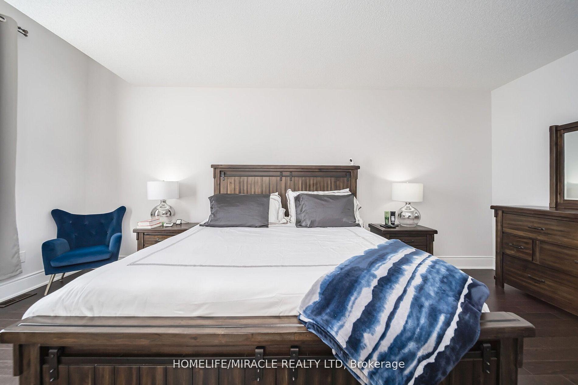 Photo 12 of 16 Mountain Heights Place, Hamilton, Waterdown — HOMEH