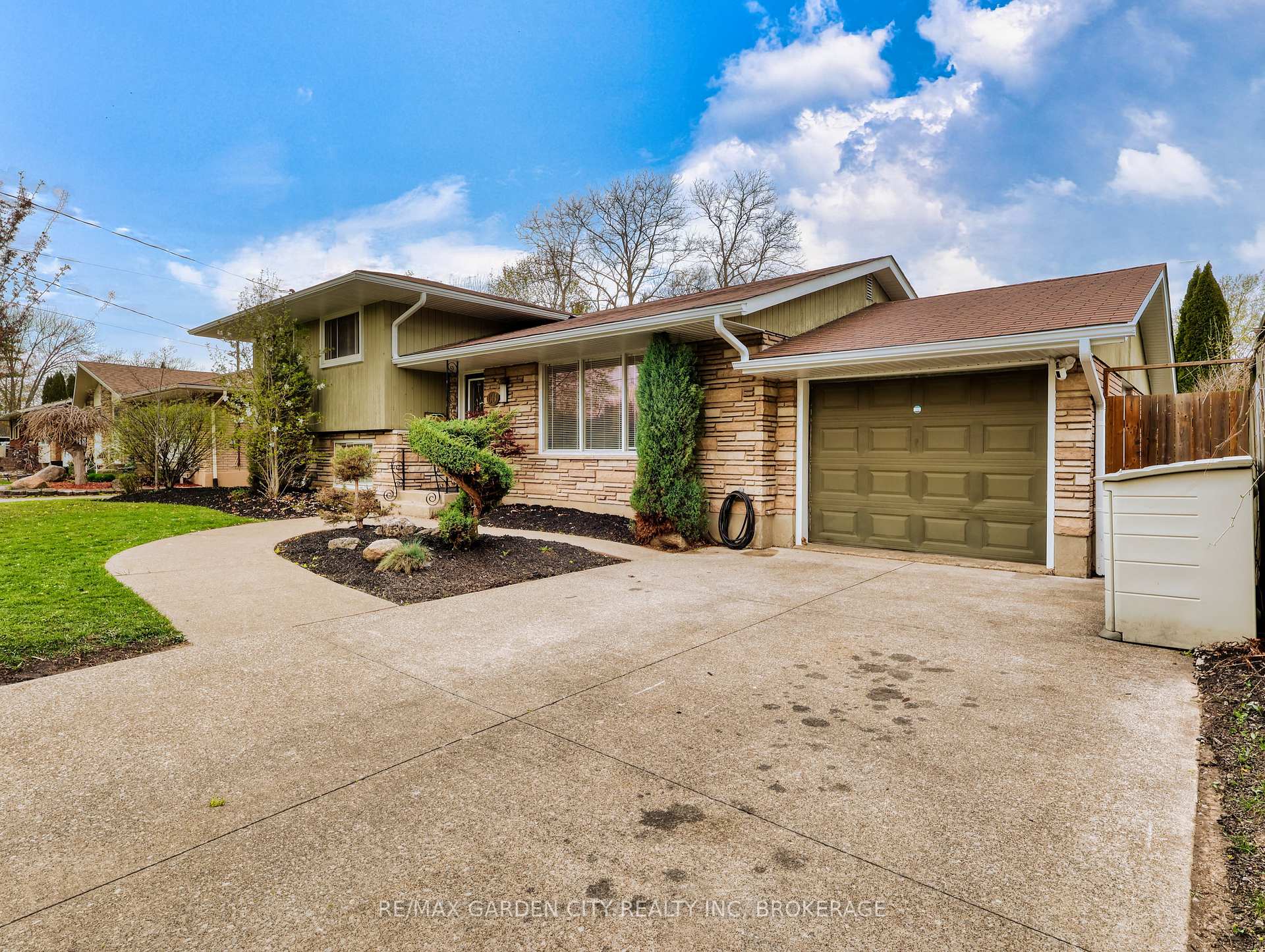 Photo 1 of 66 Lockview Crescent, St. Catharines, Bunting/Linwell — HOMEH