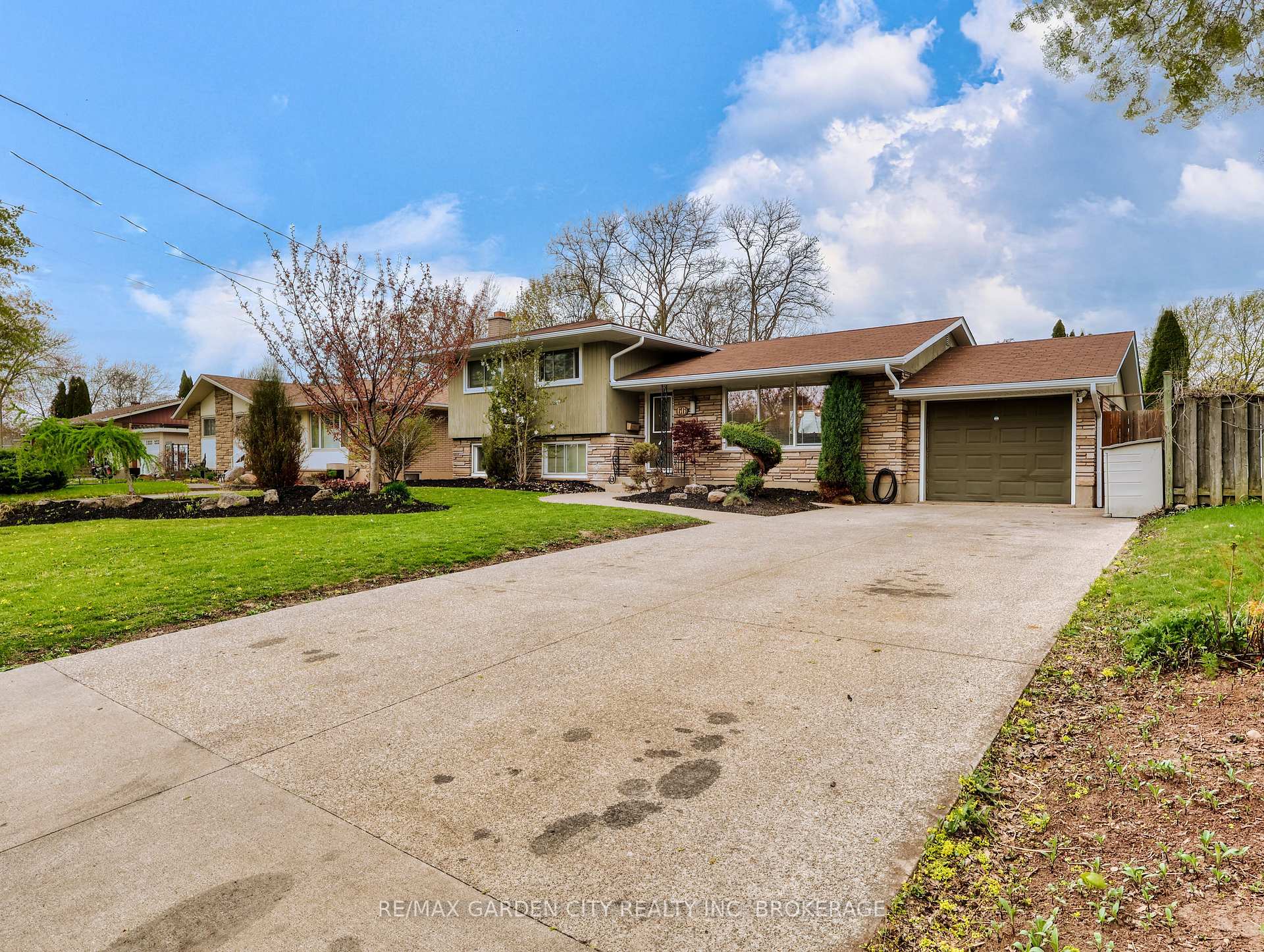 Photo 27 of 66 Lockview Crescent, St. Catharines, Bunting/Linwell — HOMEH