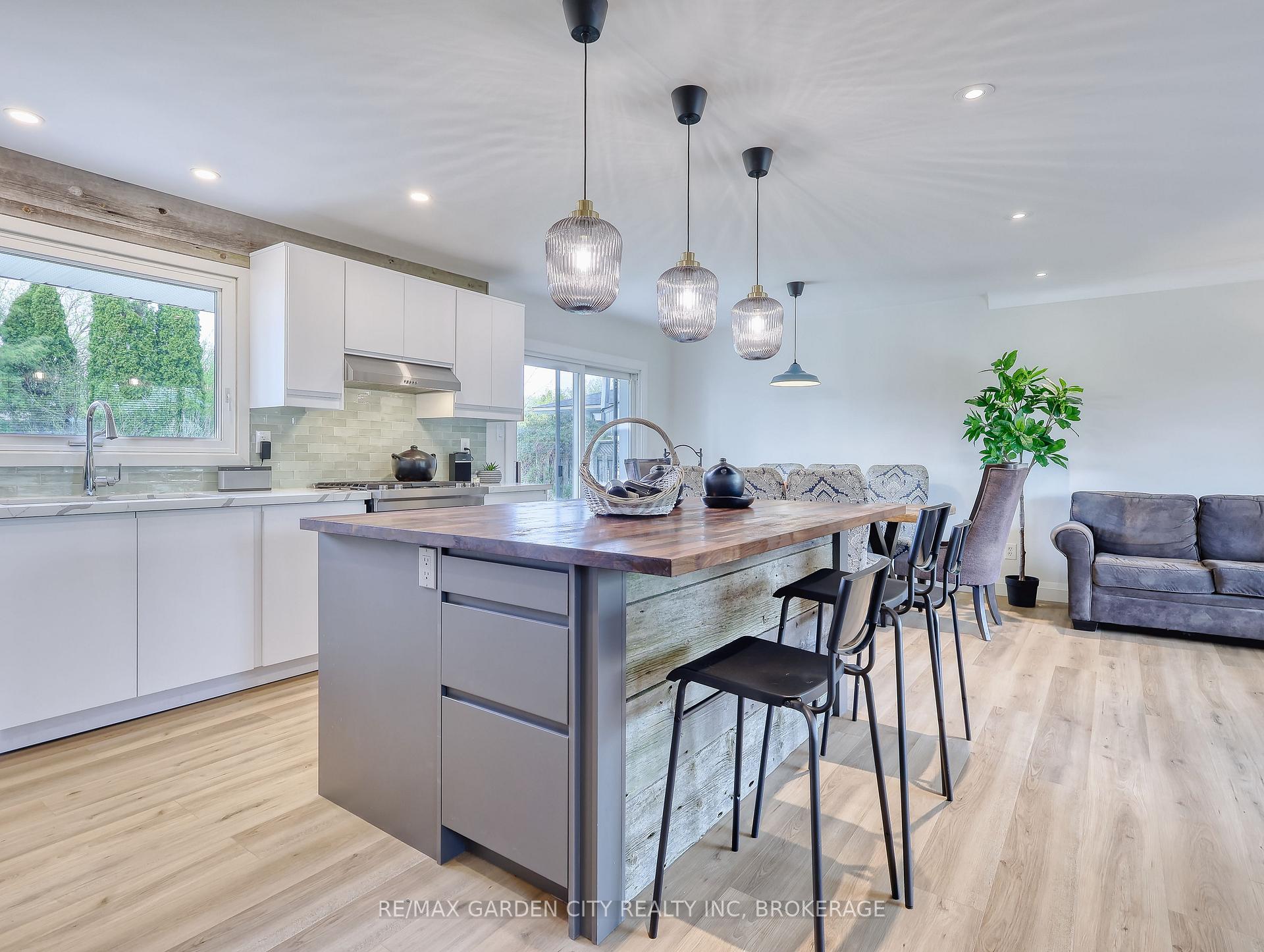 Photo 5 of 66 Lockview Crescent, St. Catharines, Bunting/Linwell — HOMEH
