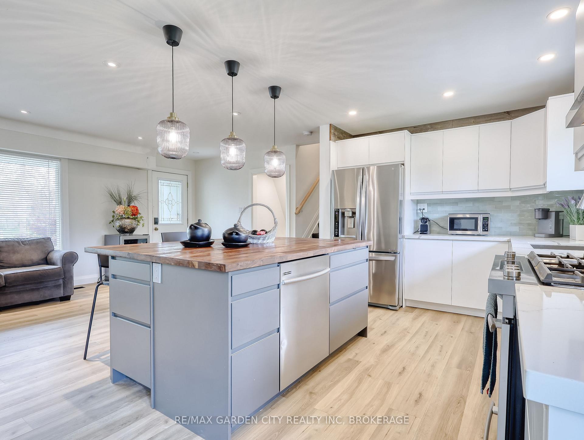 Photo 24 of 66 Lockview Crescent, St. Catharines, Bunting/Linwell — HOMEH