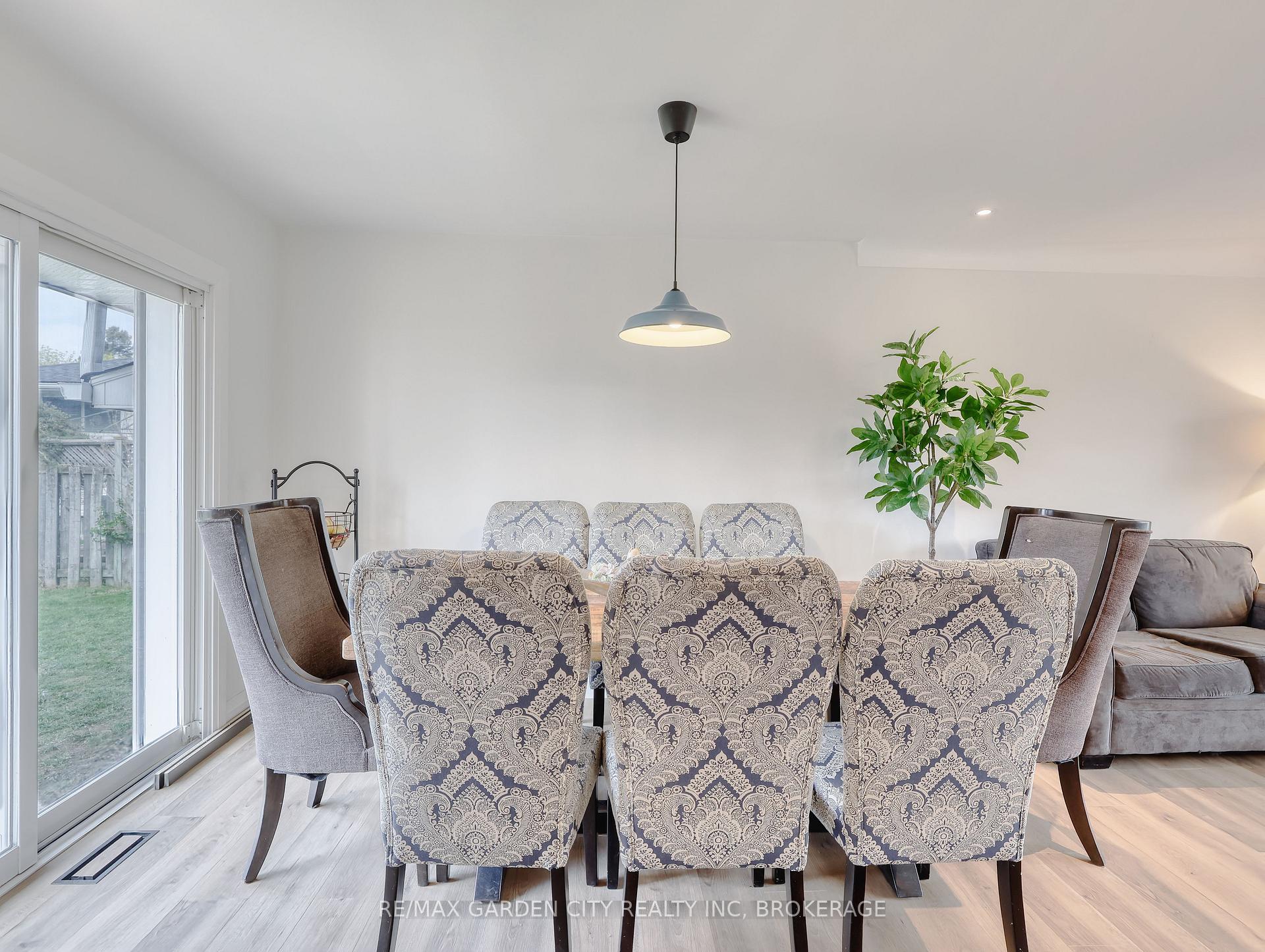 Photo 12 of 66 Lockview Crescent, St. Catharines, Bunting/Linwell — HOMEH