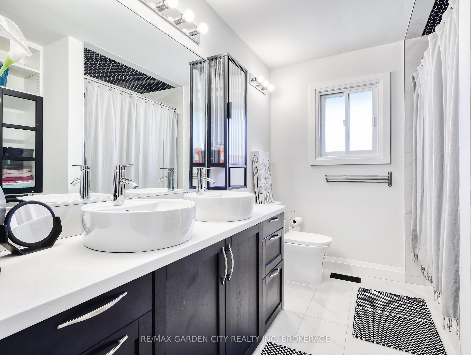 Photo 10 of 66 Lockview Crescent, St. Catharines, Bunting/Linwell — HOMEH