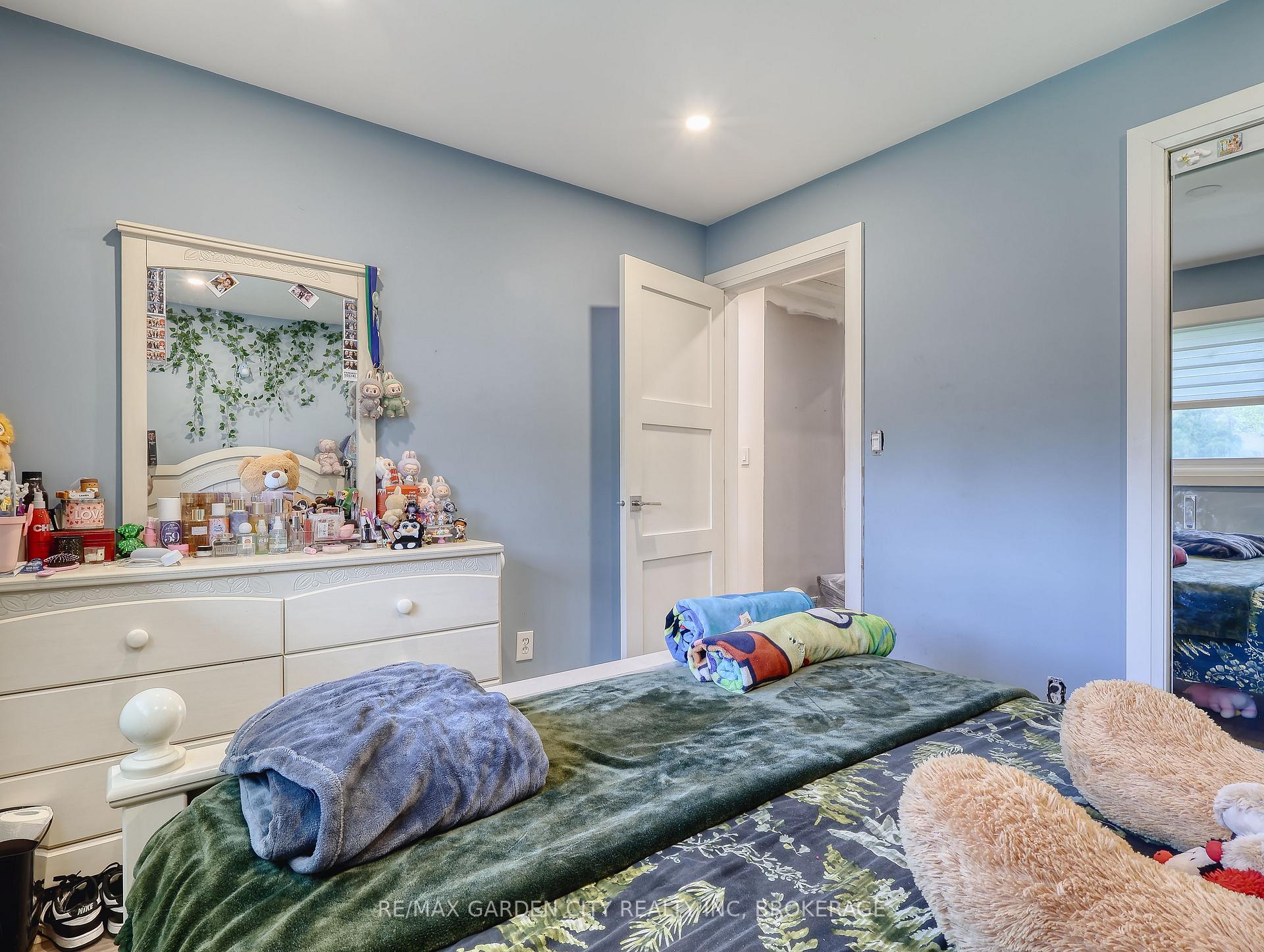 Photo 37 of 66 Lockview Crescent, St. Catharines, Bunting/Linwell — HOMEH