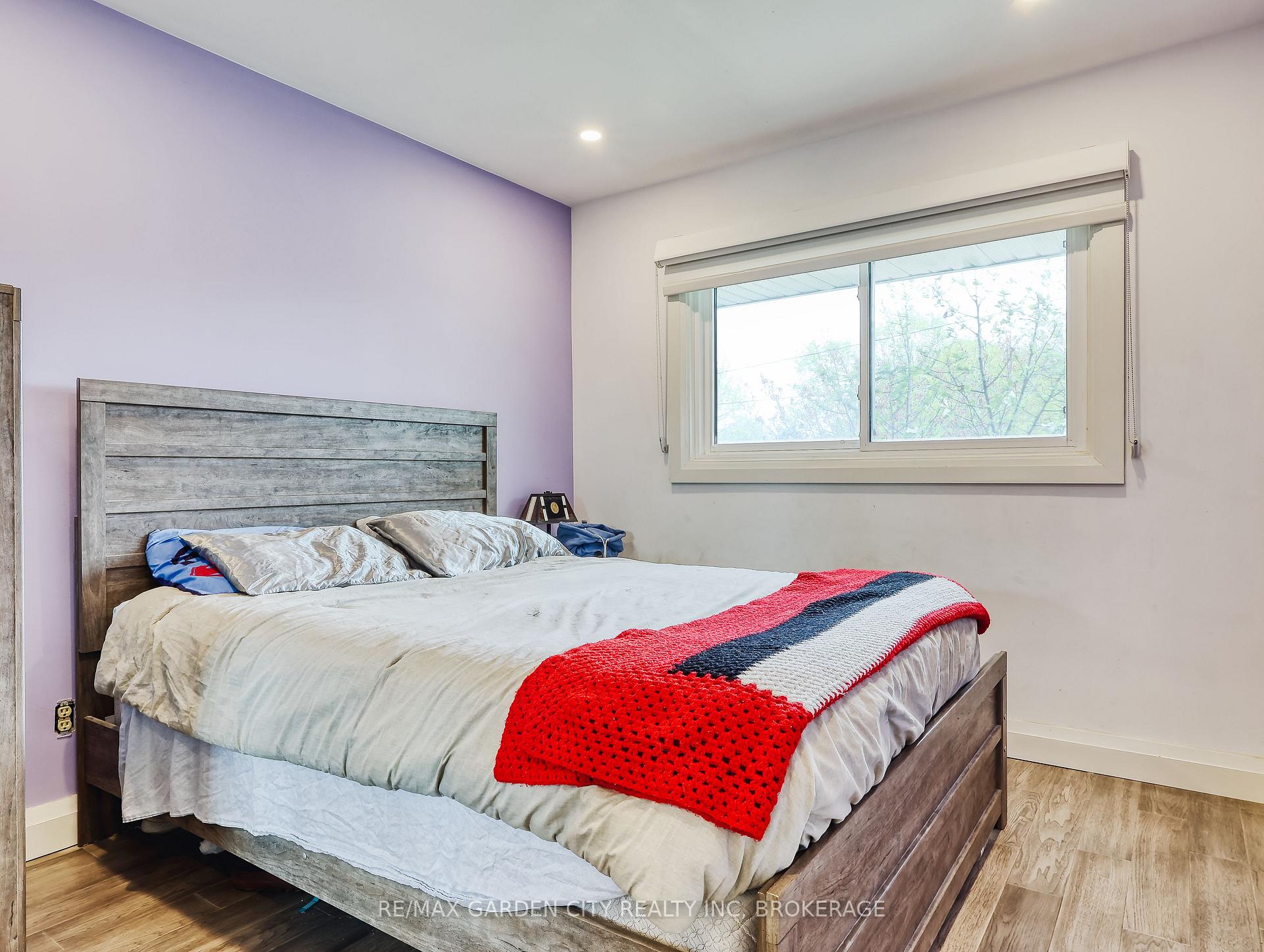 Photo 13 of 66 Lockview Crescent, St. Catharines, Bunting/Linwell — HOMEH