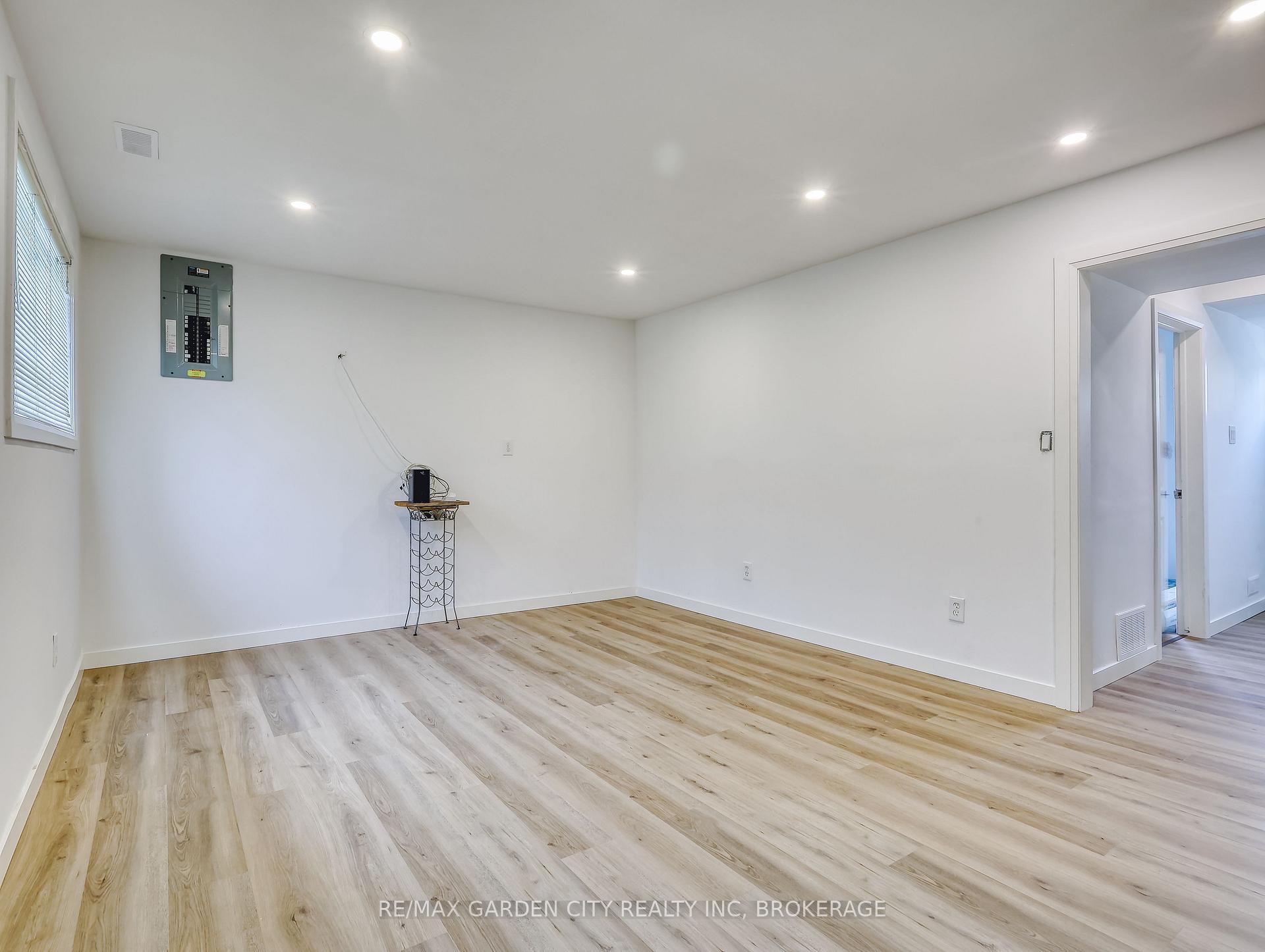 Photo 22 of 66 Lockview Crescent, St. Catharines, Bunting/Linwell — HOMEH