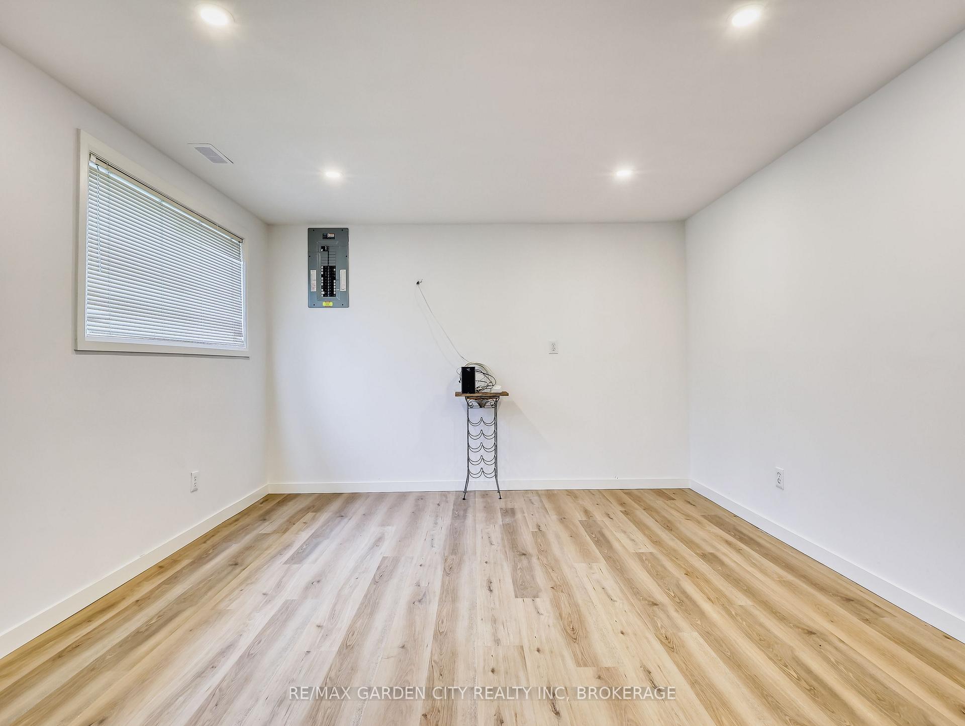 Photo 17 of 66 Lockview Crescent, St. Catharines, Bunting/Linwell — HOMEH
