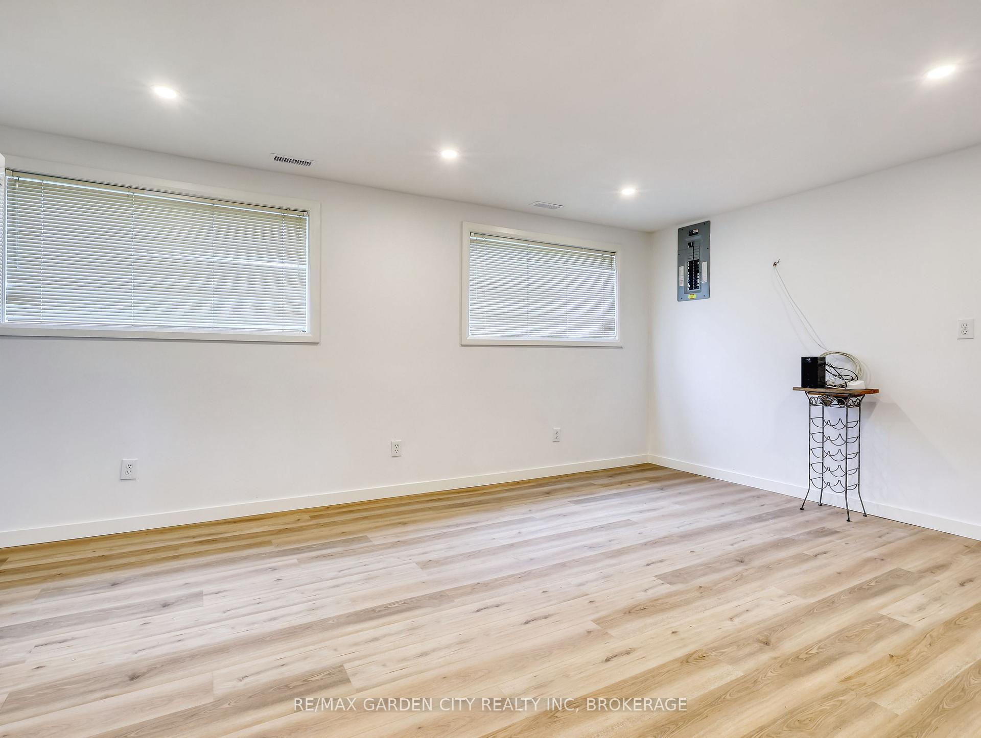 Photo 36 of 66 Lockview Crescent, St. Catharines, Bunting/Linwell — HOMEH