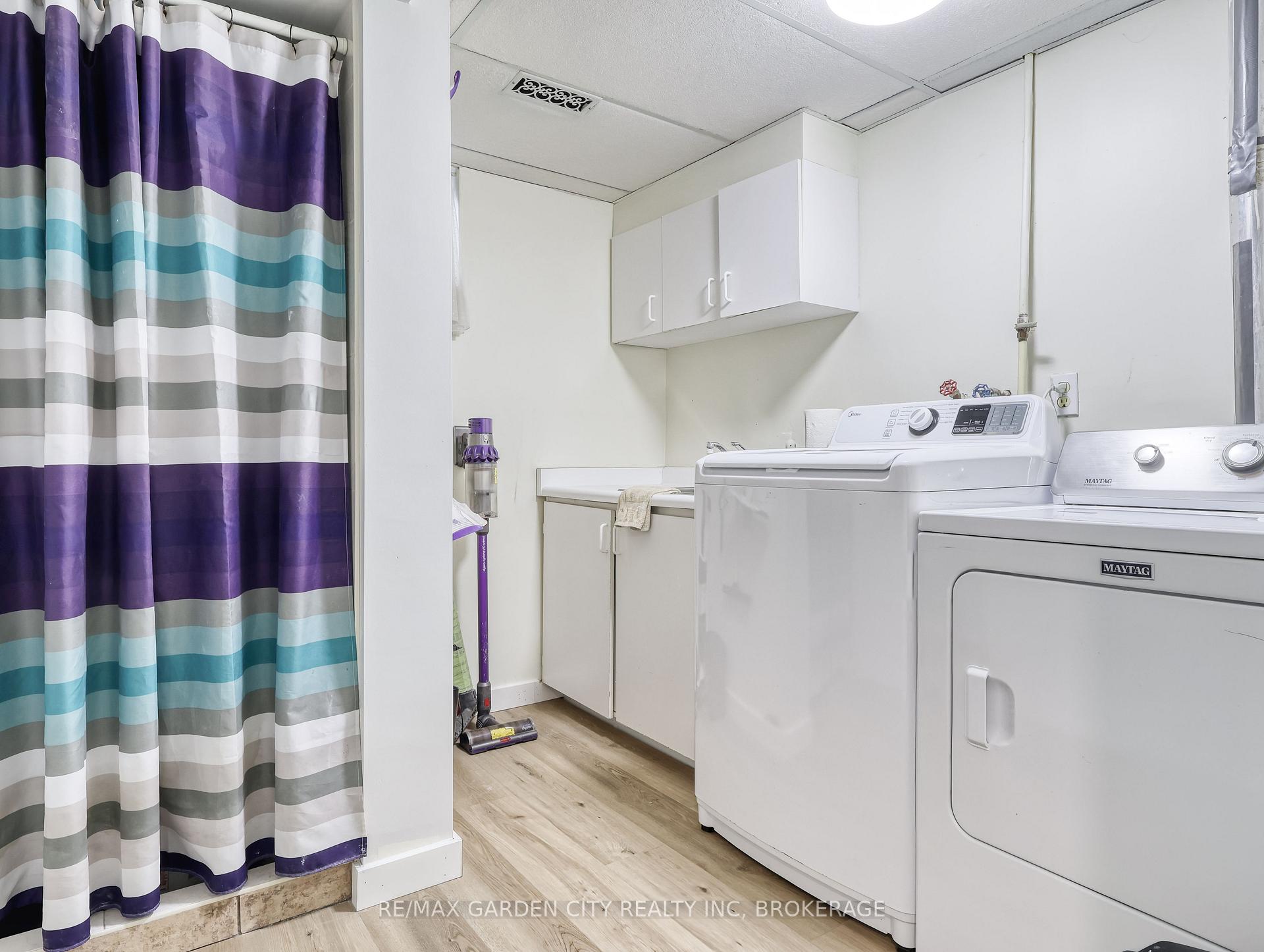 Photo 32 of 66 Lockview Crescent, St. Catharines, Bunting/Linwell — HOMEH
