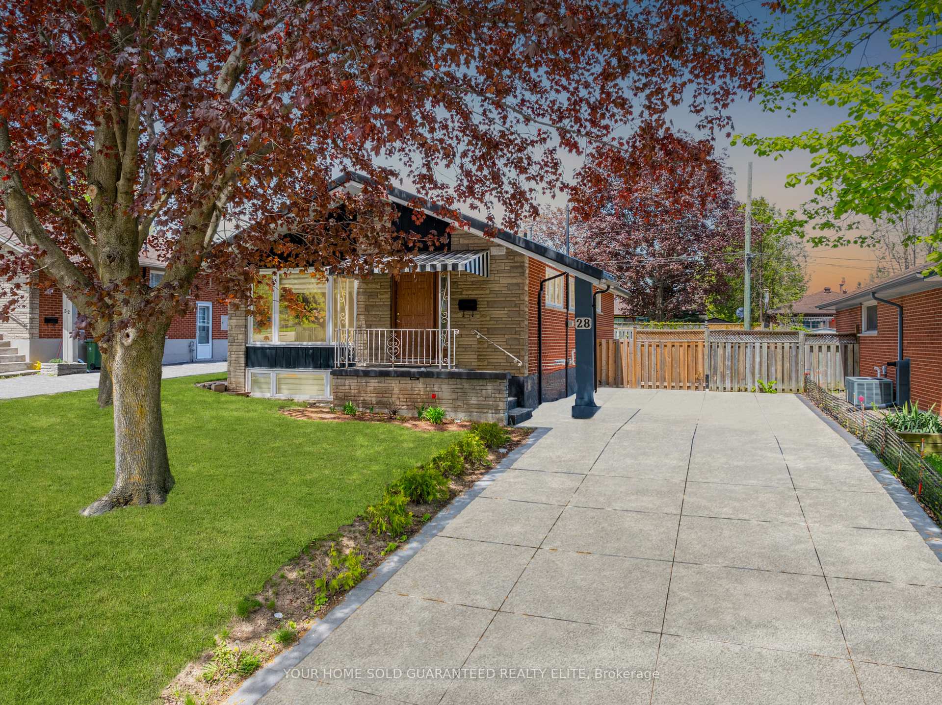 Photo 1 of 28 Purvis Drive, Hamilton, Cootes Paradise — HOMEH