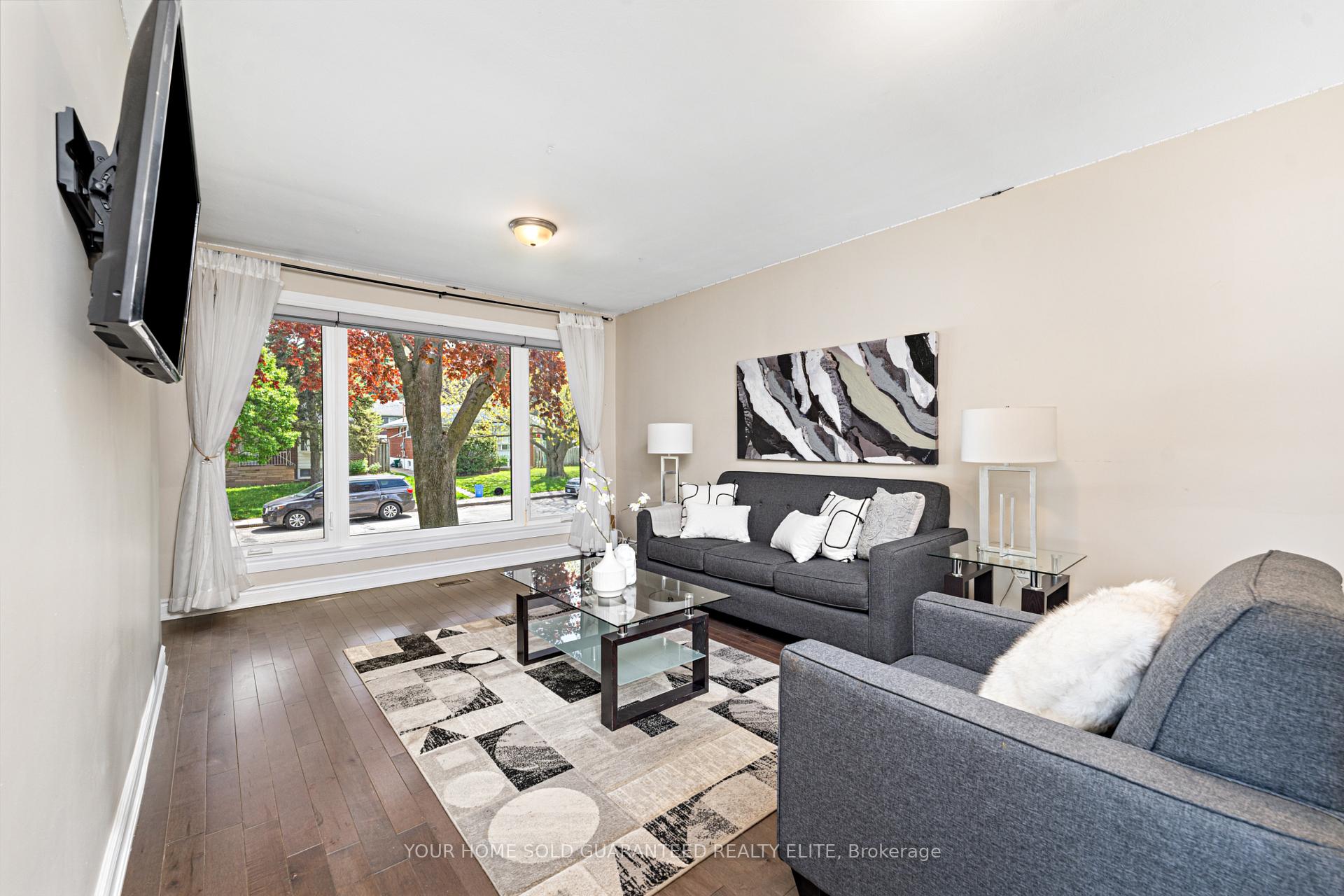 Photo 2 of 28 Purvis Drive, Hamilton, Cootes Paradise — HOMEH