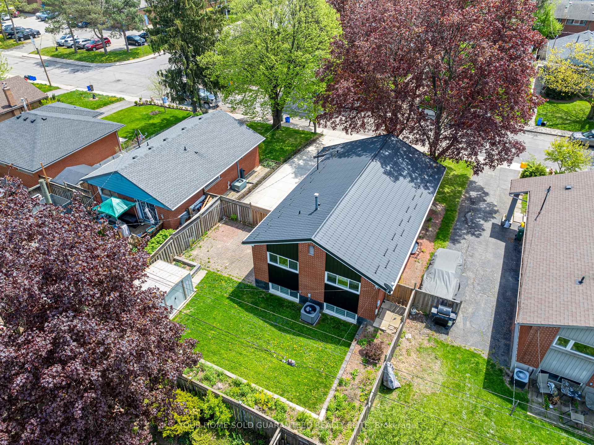 Photo 9 of 28 Purvis Drive, Hamilton, Cootes Paradise — HOMEH