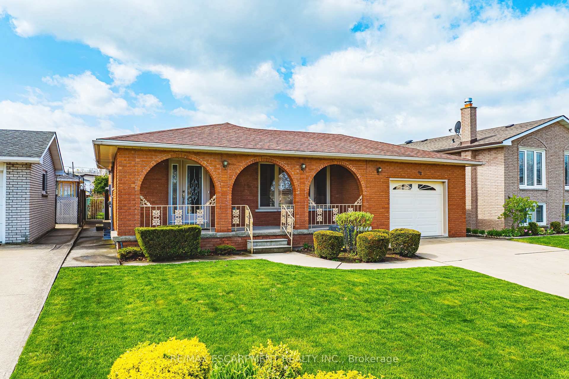 Photo 5 of 98 Deerhurst Road, Hamilton, Stoney Creek — HOMEH