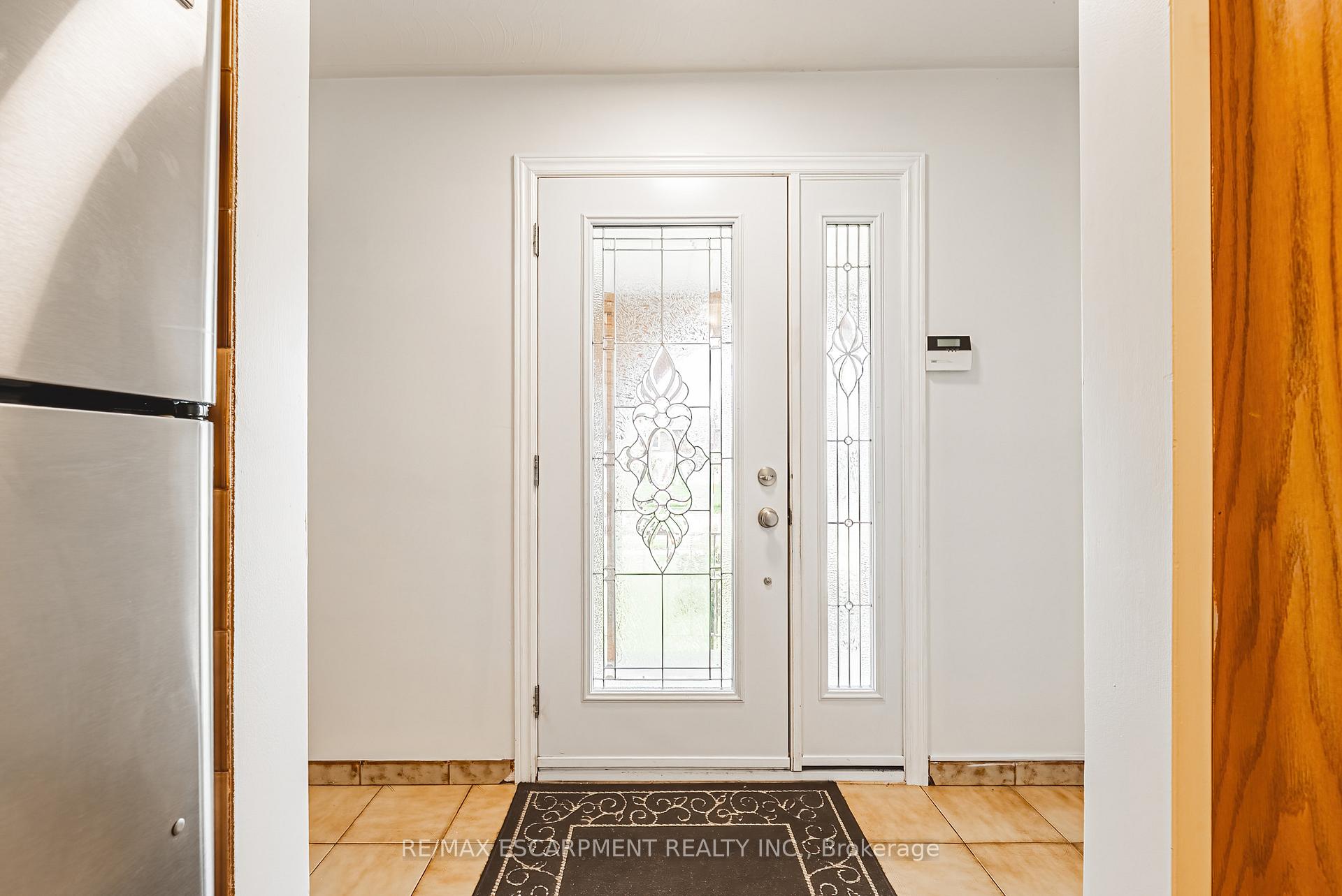 Photo 6 of 98 Deerhurst Road, Hamilton, Stoney Creek — HOMEH