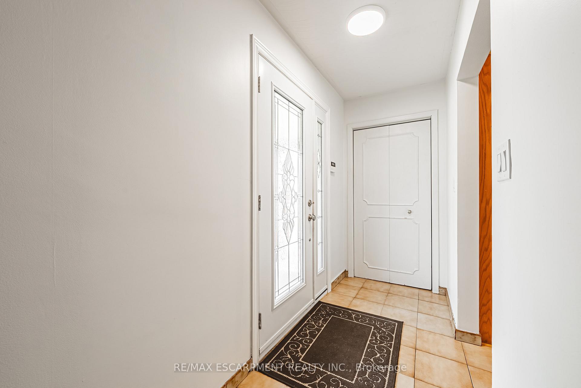 Photo 9 of 98 Deerhurst Road, Hamilton, Stoney Creek — HOMEH