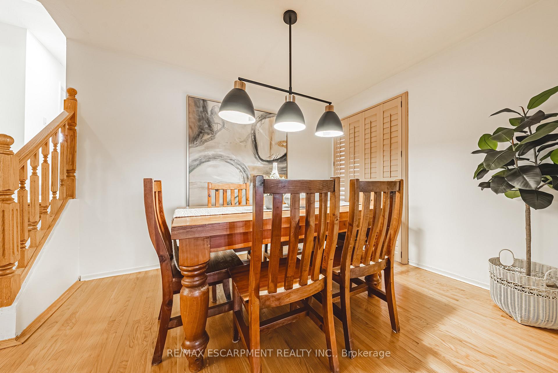 Photo 3 of 98 Deerhurst Road, Hamilton, Stoney Creek — HOMEH