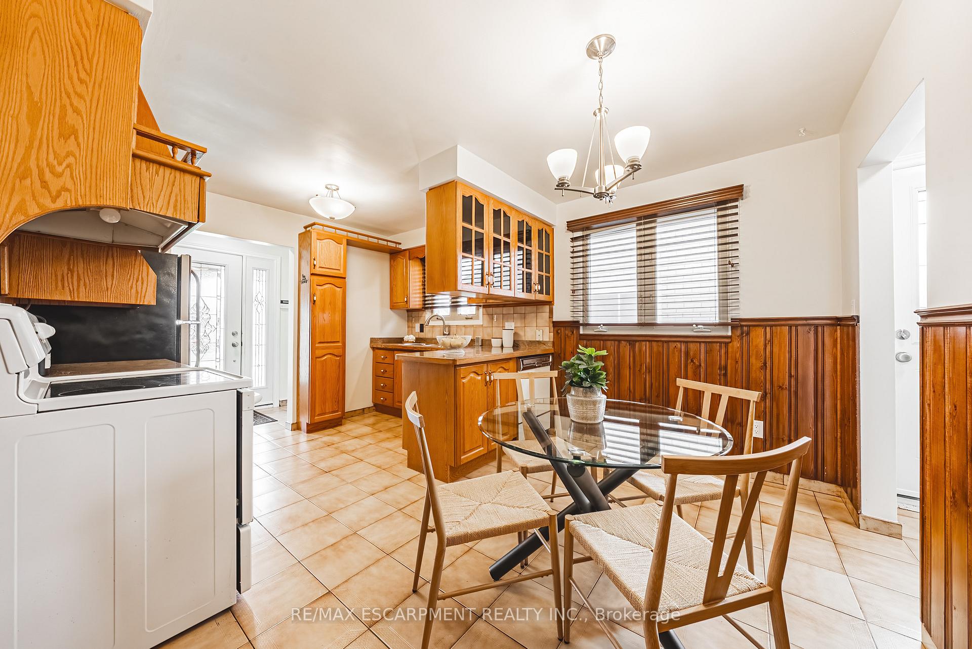Photo 19 of 98 Deerhurst Road, Hamilton, Stoney Creek — HOMEH