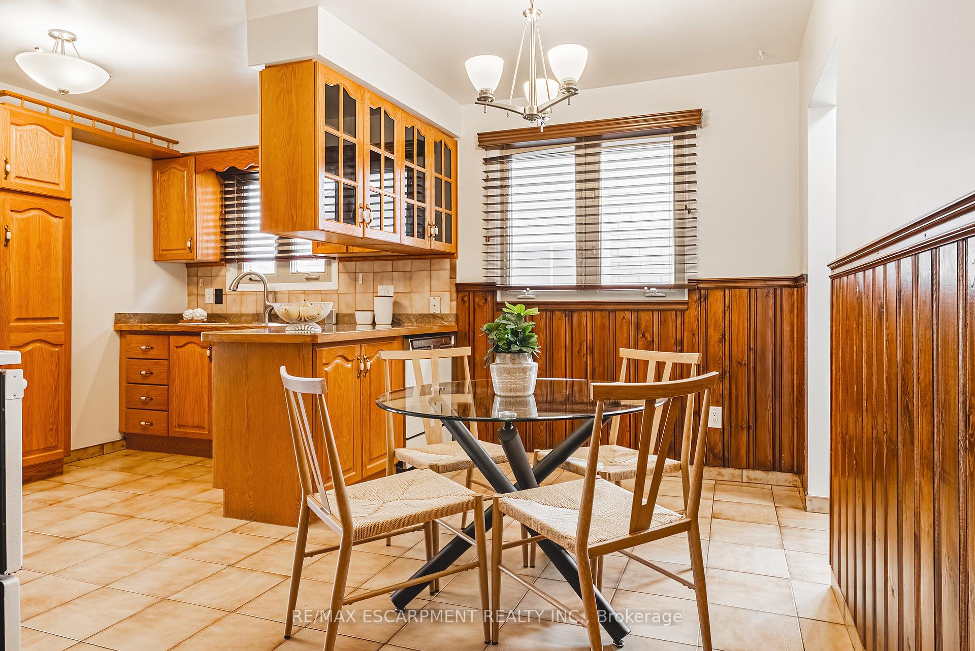 Photo 13 of 98 Deerhurst Road, Hamilton, Stoney Creek — HOMEH