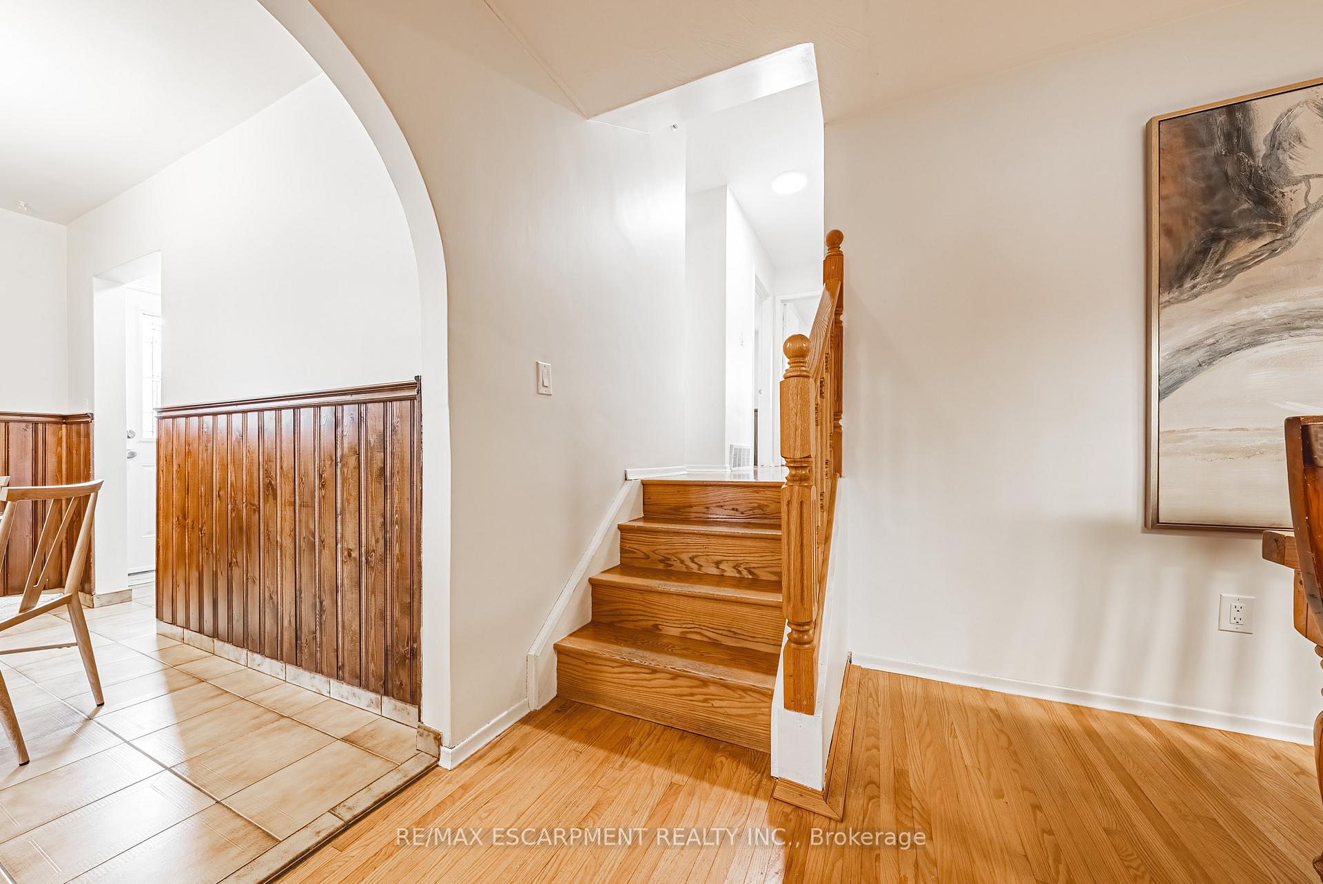 Photo 15 of 98 Deerhurst Road, Hamilton, Stoney Creek — HOMEH