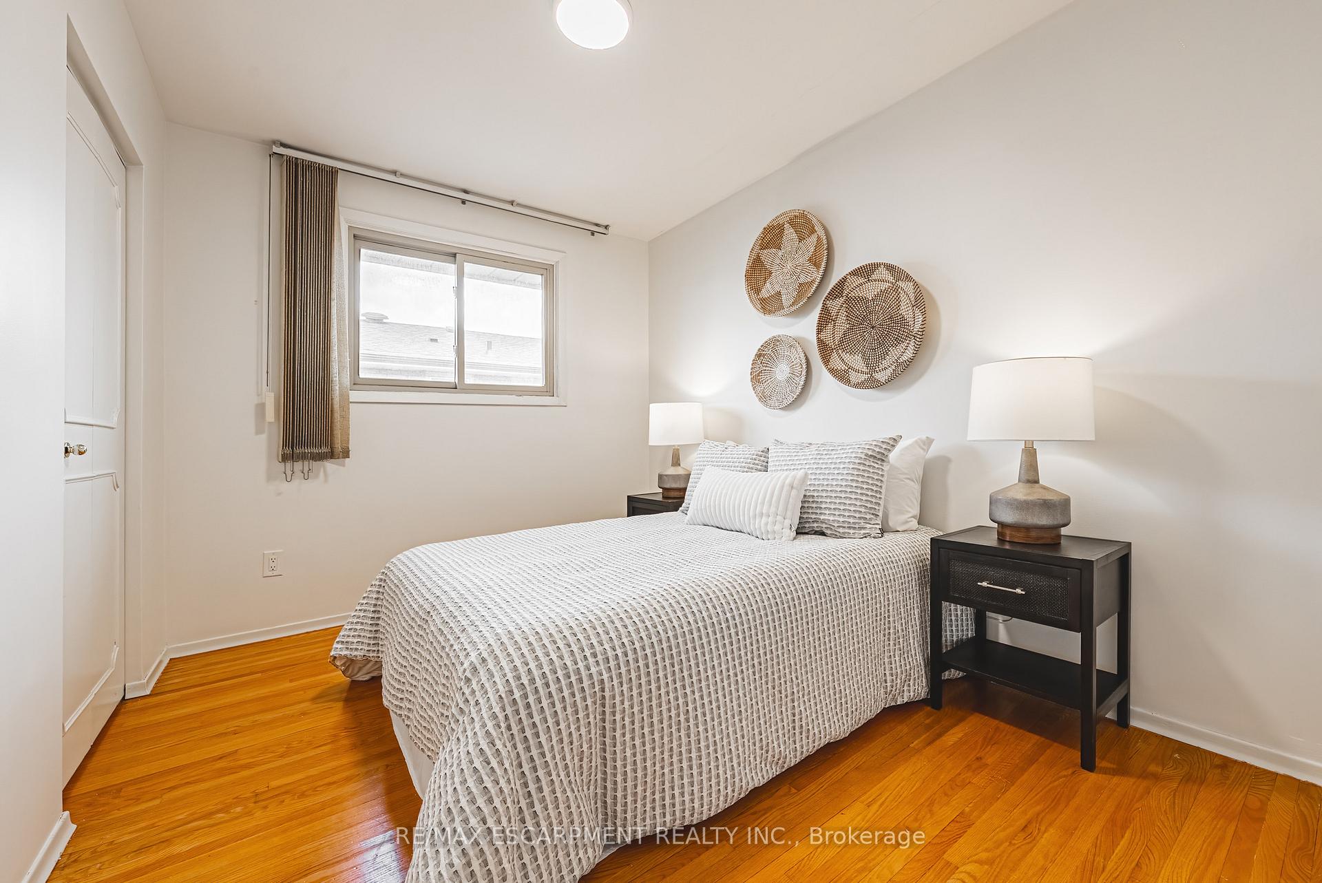 Photo 12 of 98 Deerhurst Road, Hamilton, Stoney Creek — HOMEH