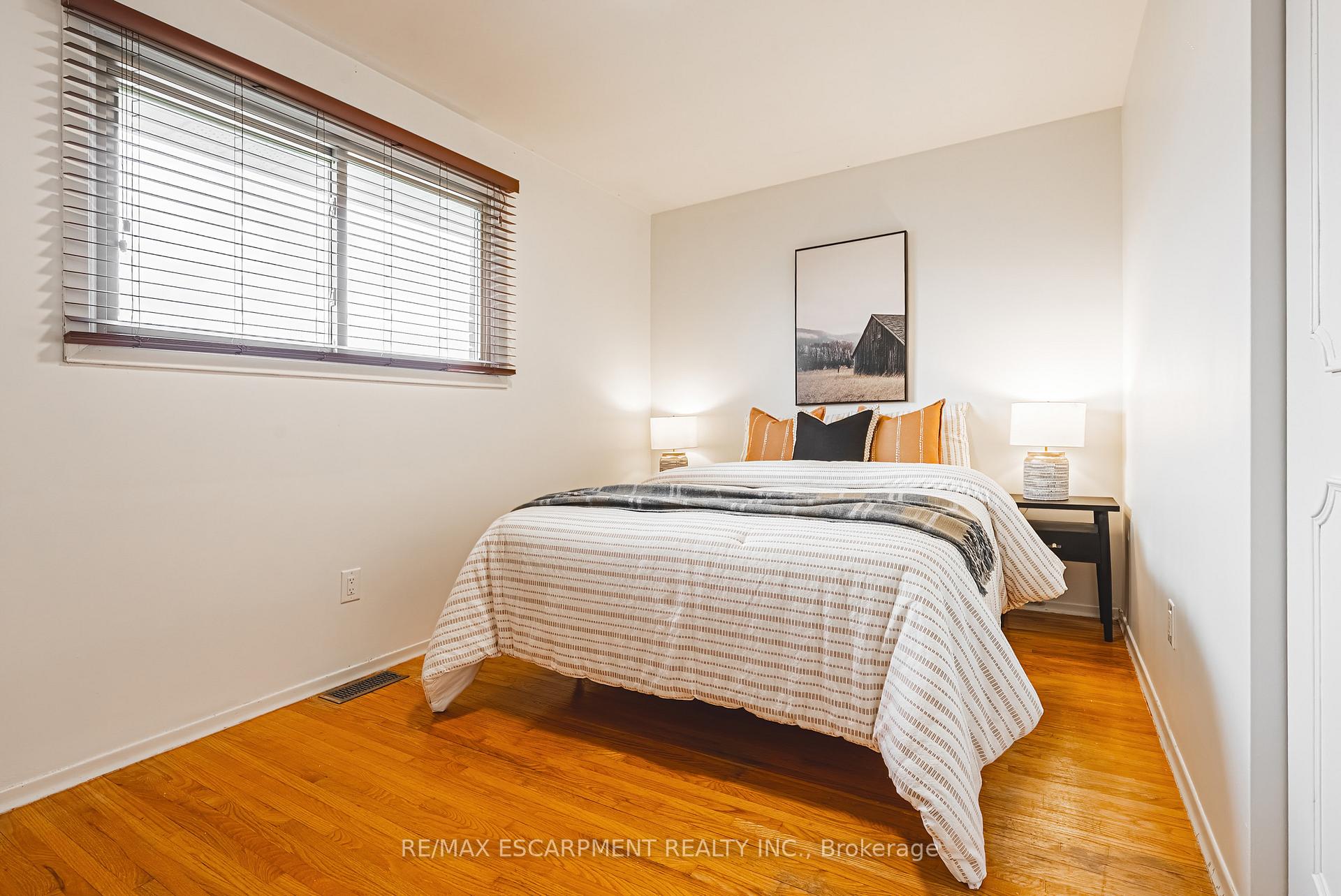Photo 24 of 98 Deerhurst Road, Hamilton, Stoney Creek — HOMEH