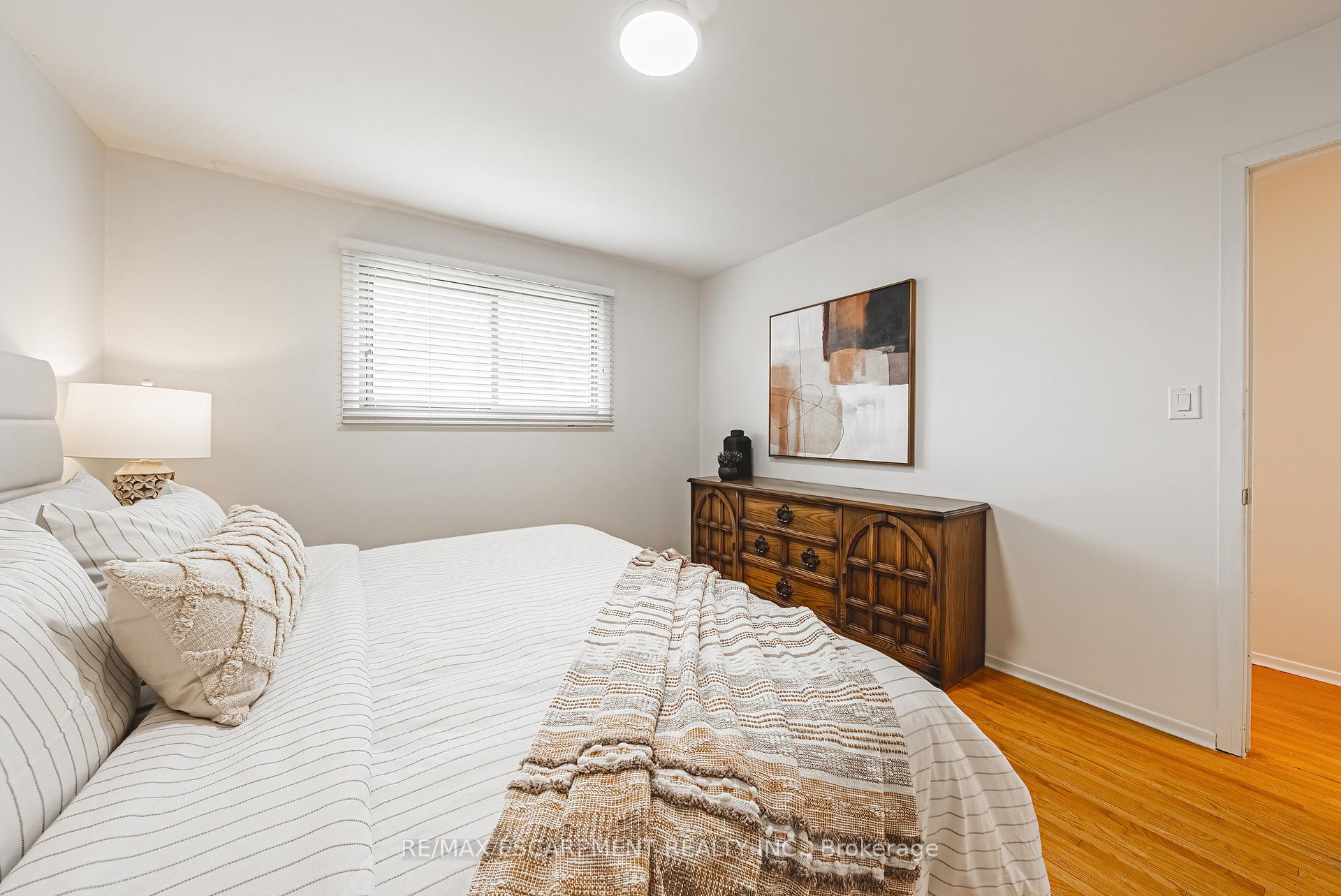 Photo 21 of 98 Deerhurst Road, Hamilton, Stoney Creek — HOMEH