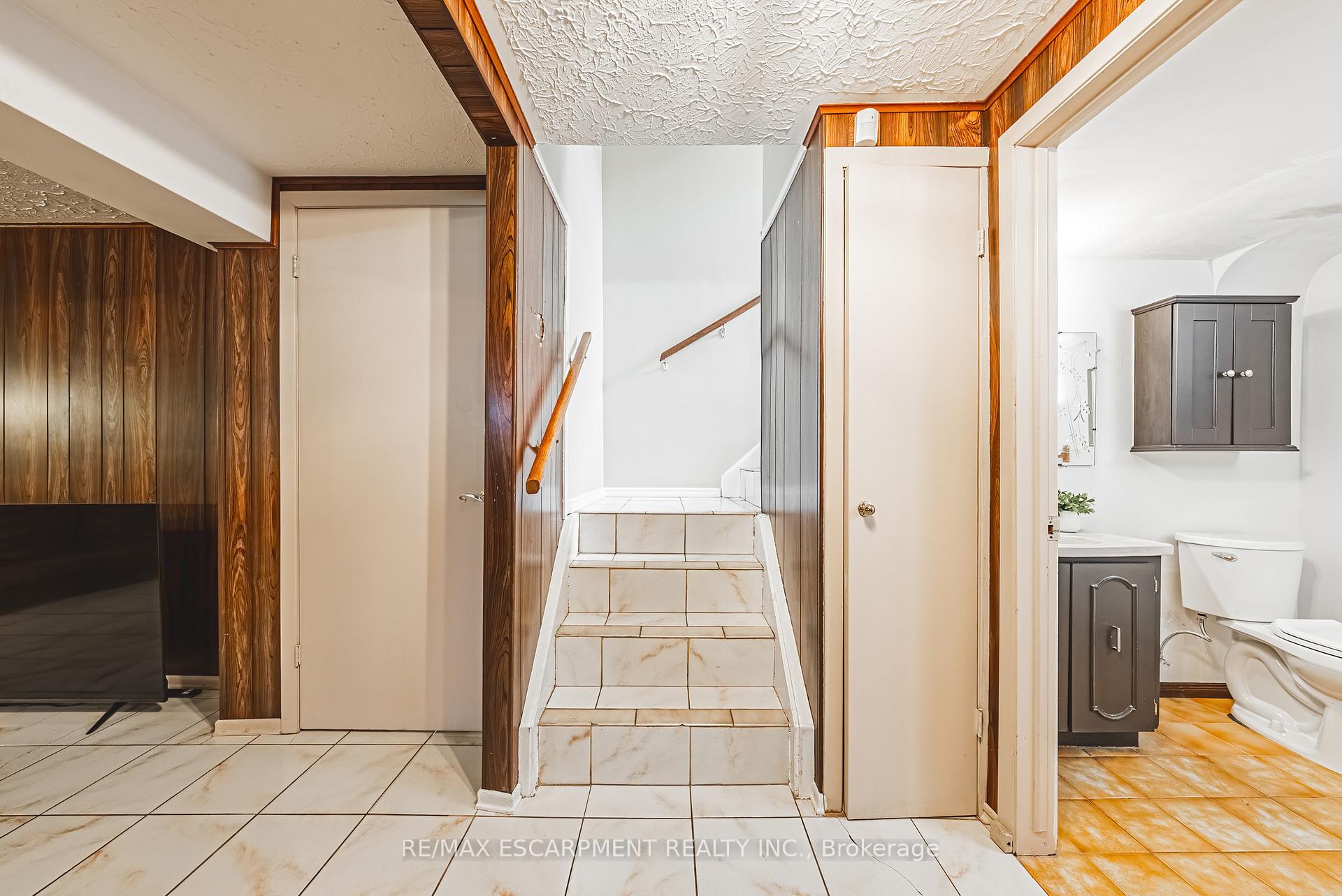Photo 7 of 98 Deerhurst Road, Hamilton, Stoney Creek — HOMEH