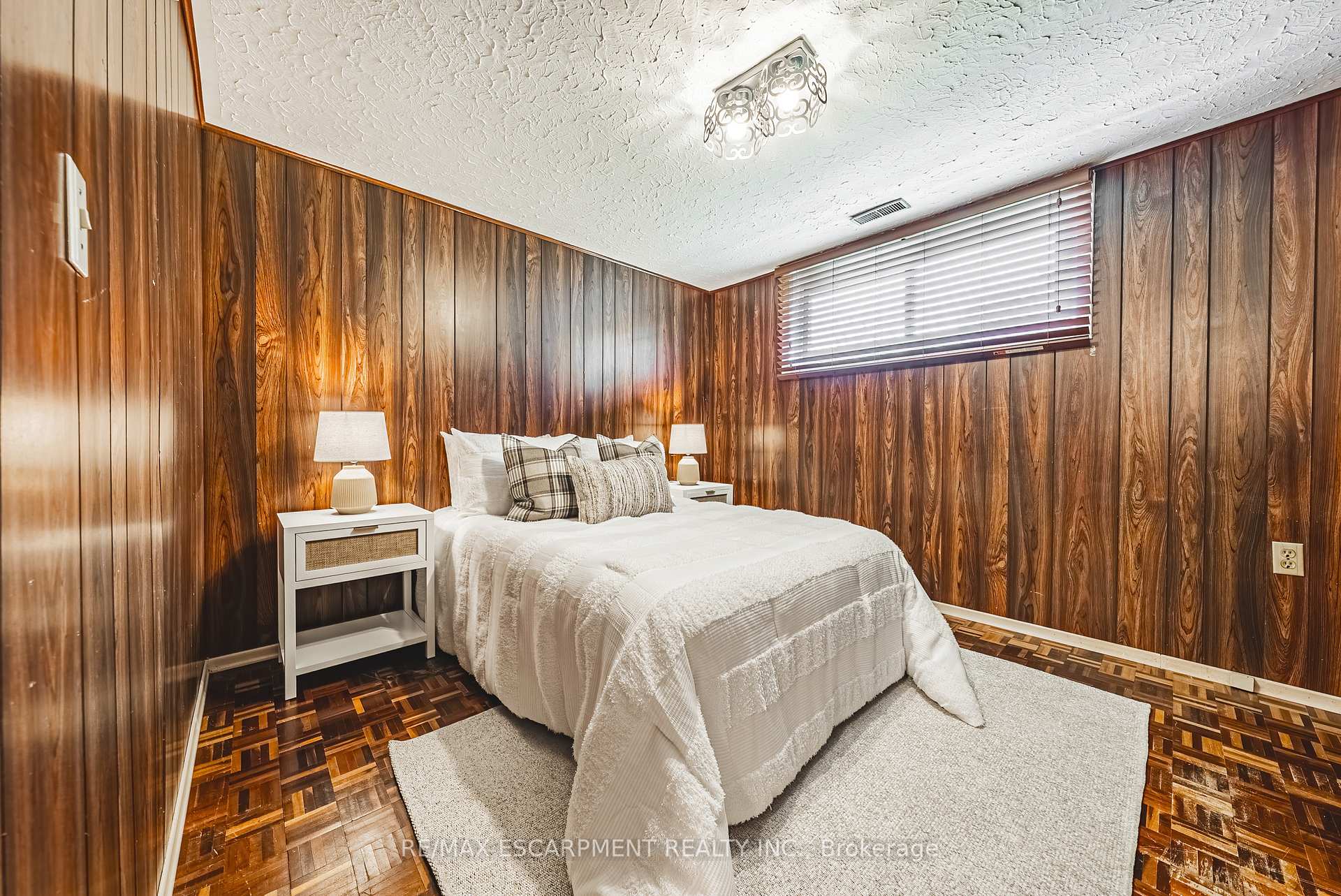 Photo 33 of 98 Deerhurst Road, Hamilton, Stoney Creek — HOMEH