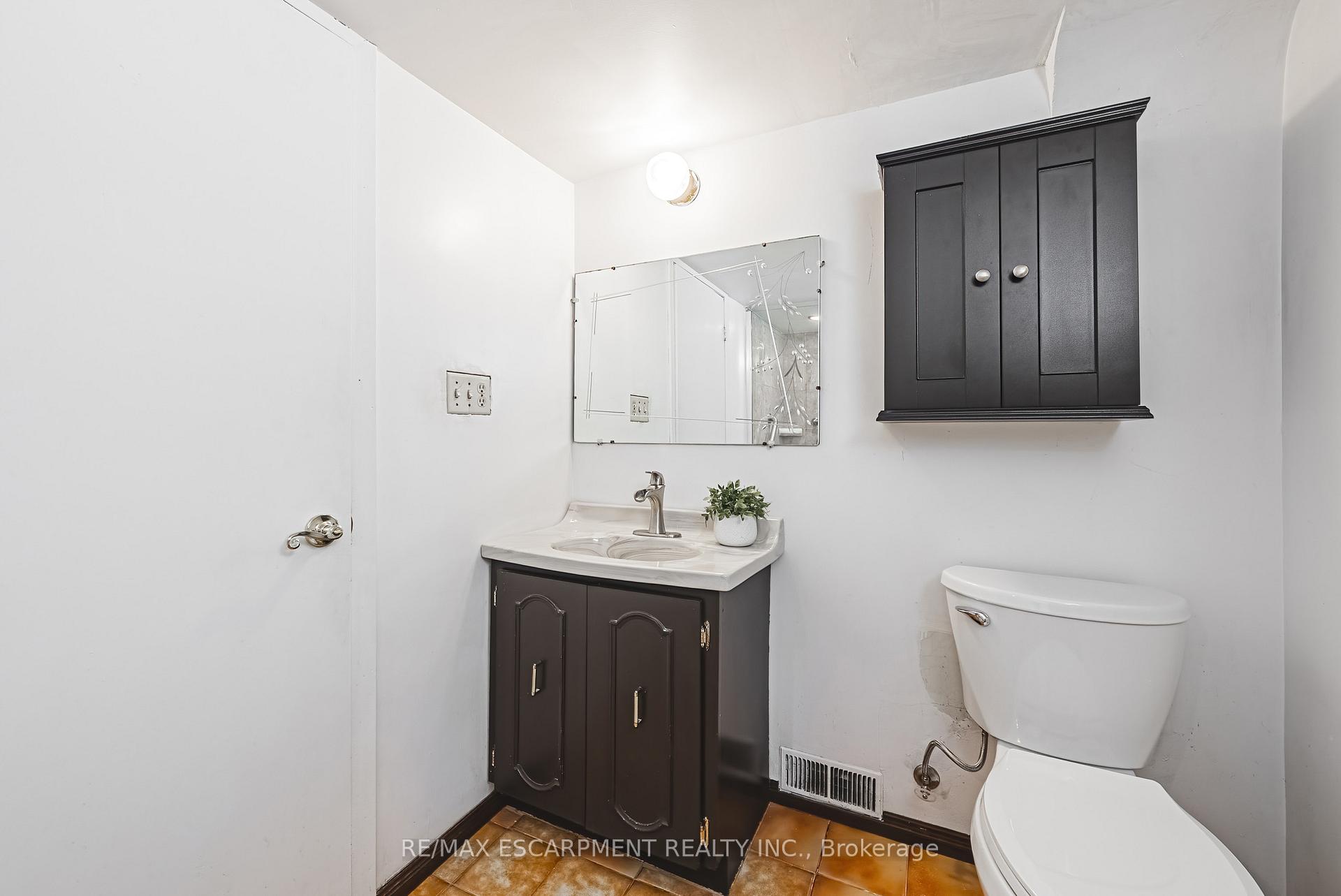 Photo 17 of 98 Deerhurst Road, Hamilton, Stoney Creek — HOMEH