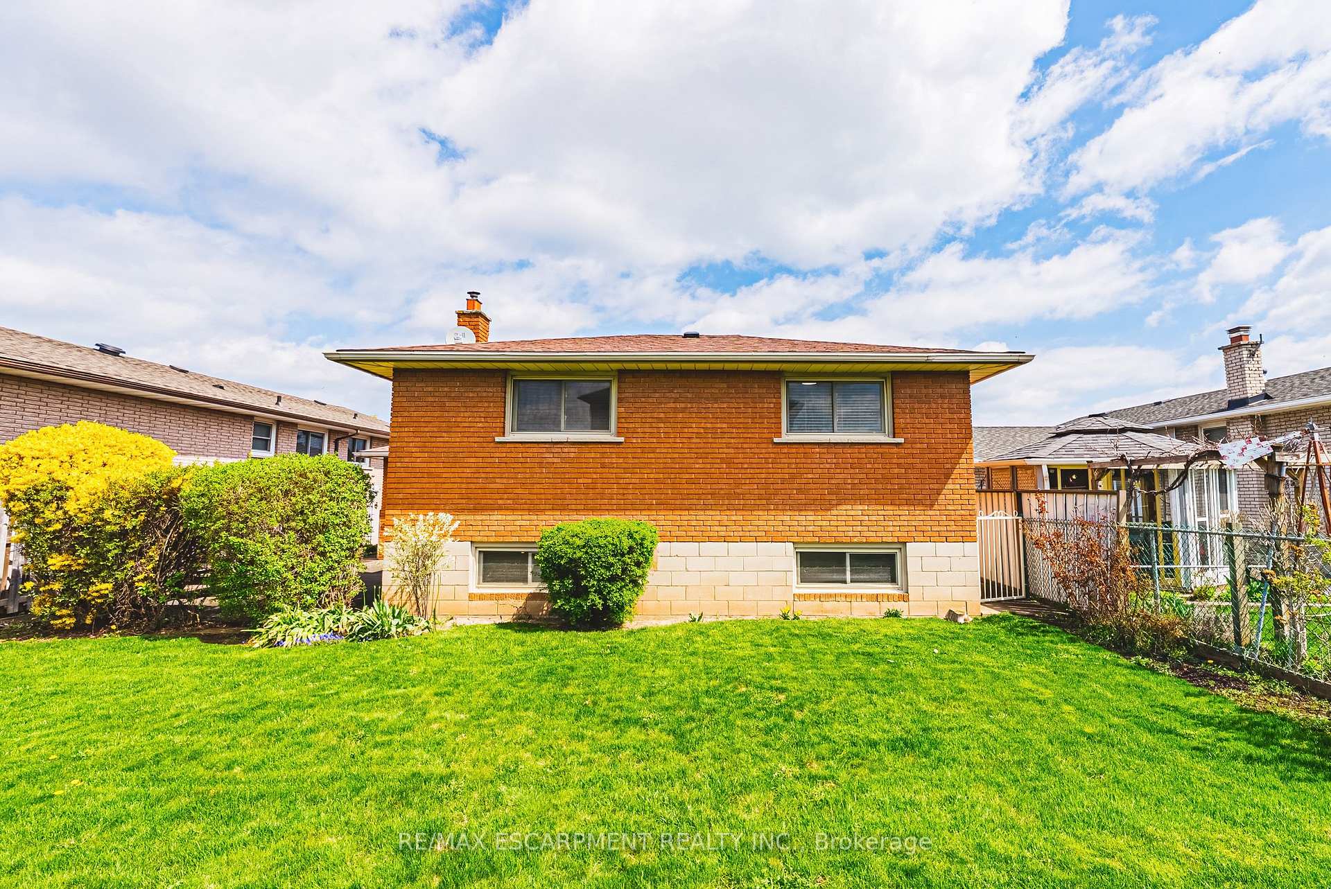 Photo 48 of 98 Deerhurst Road, Hamilton, Stoney Creek — HOMEH