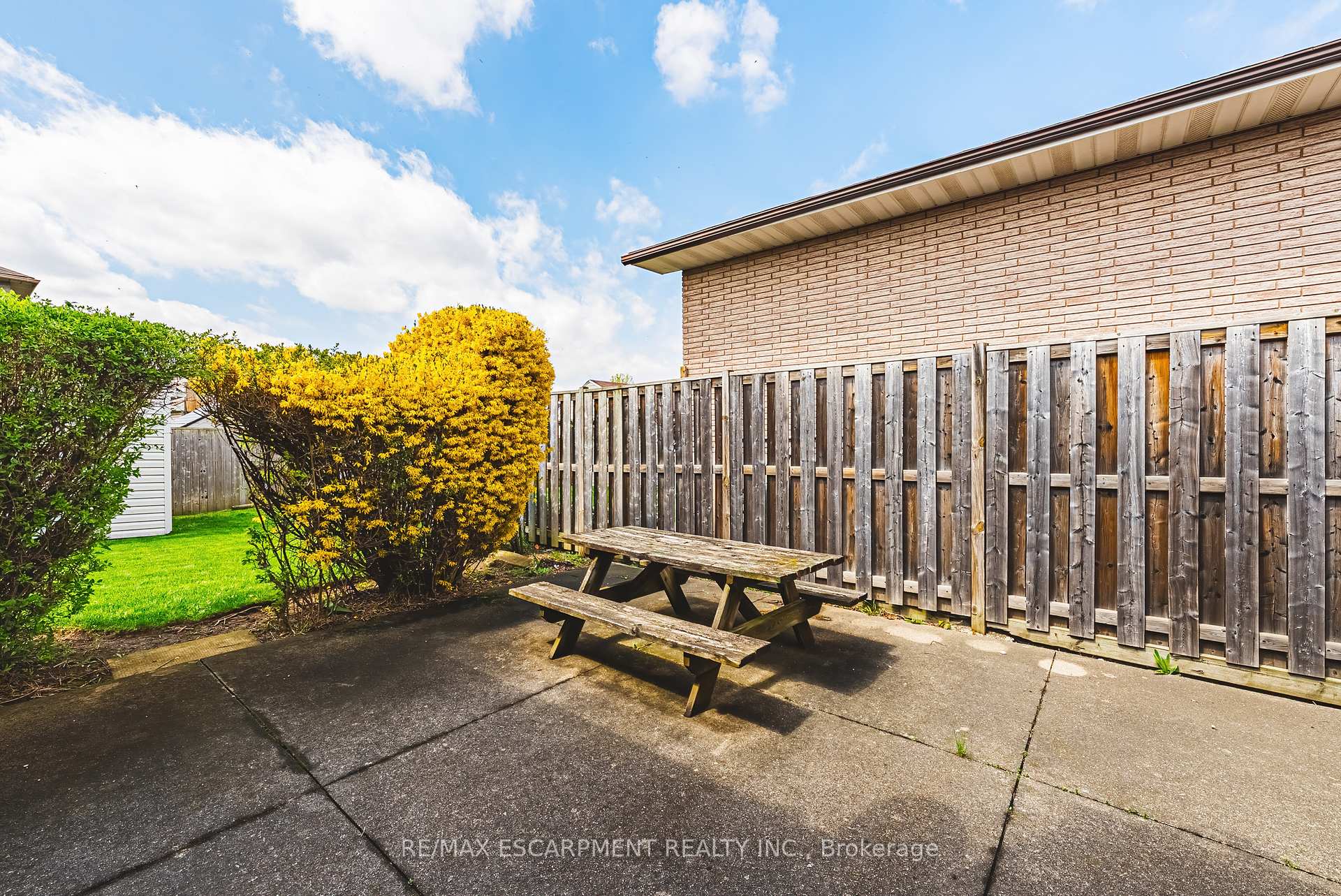 Photo 32 of 98 Deerhurst Road, Hamilton, Stoney Creek — HOMEH