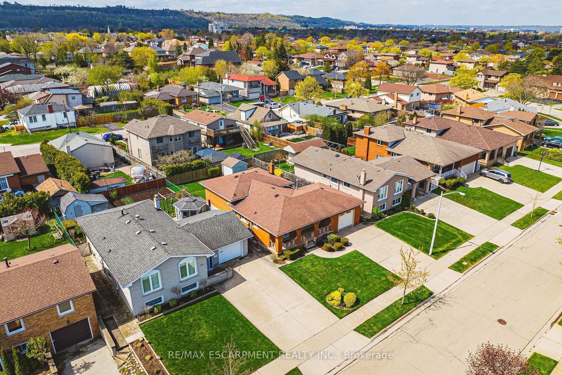 Photo 27 of 98 Deerhurst Road, Hamilton, Stoney Creek — HOMEH