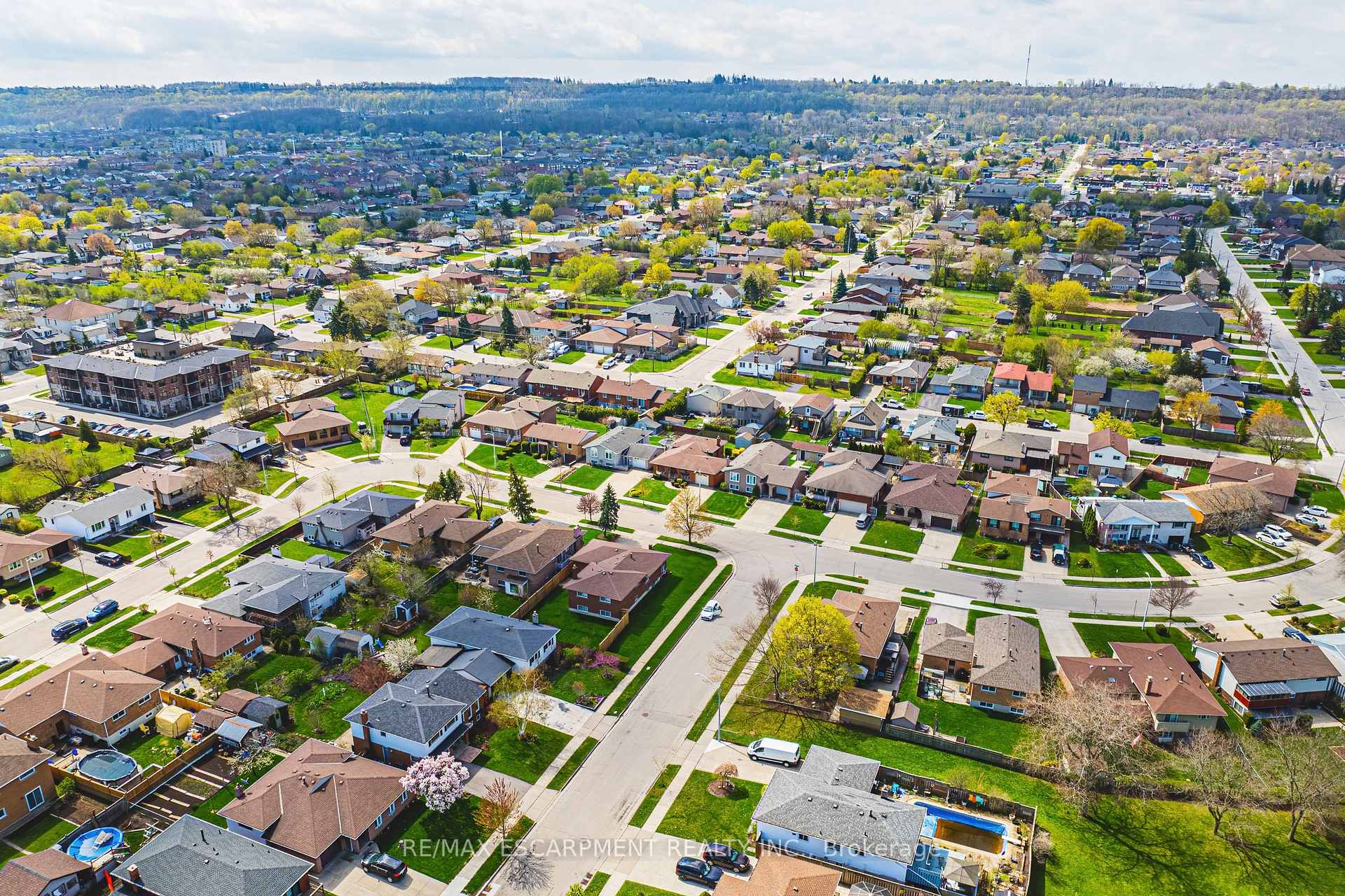 Photo 34 of 98 Deerhurst Road, Hamilton, Stoney Creek — HOMEH