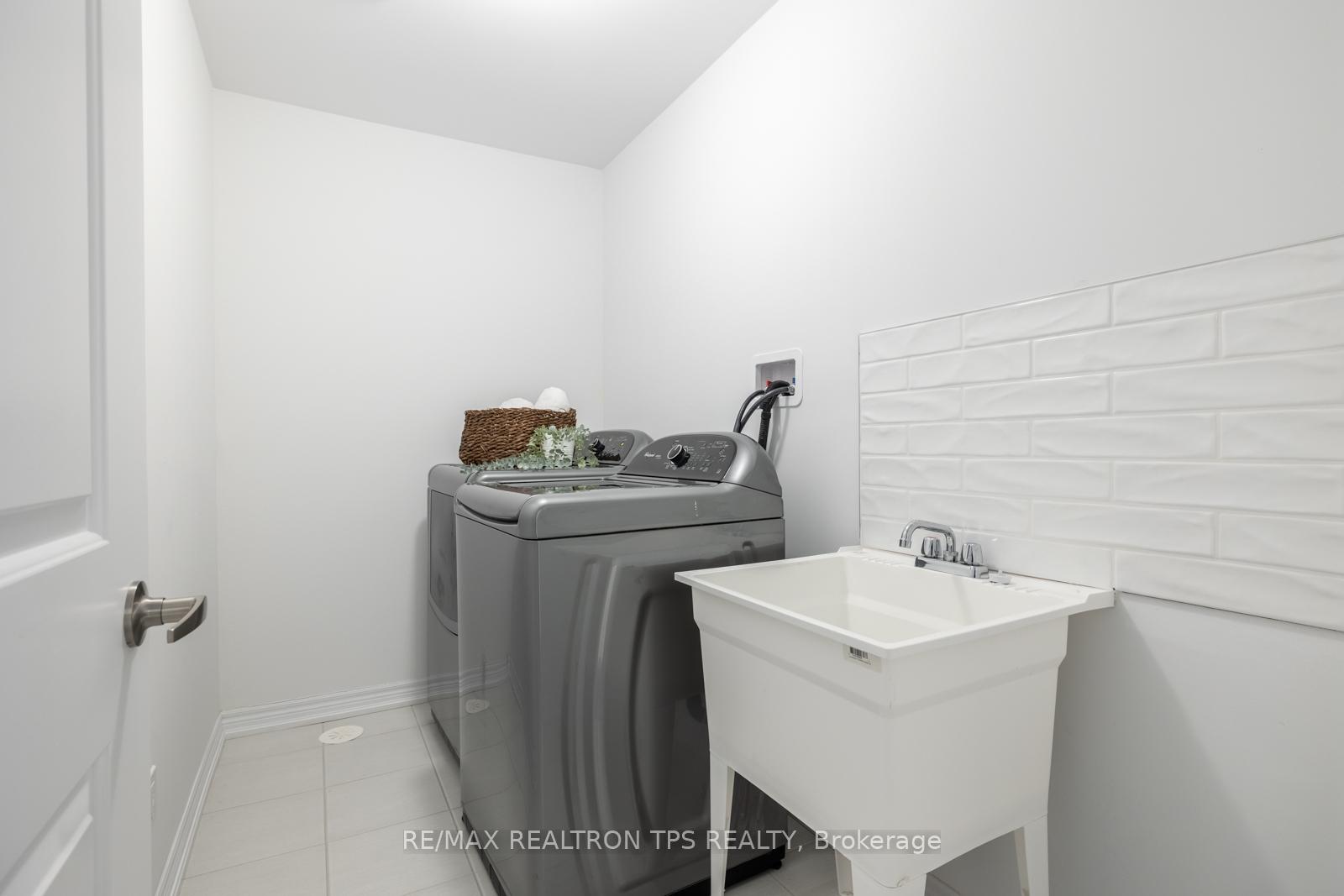Photo 5 of 1107 Lockie Drive, Oshawa, Kedron — HOMEH